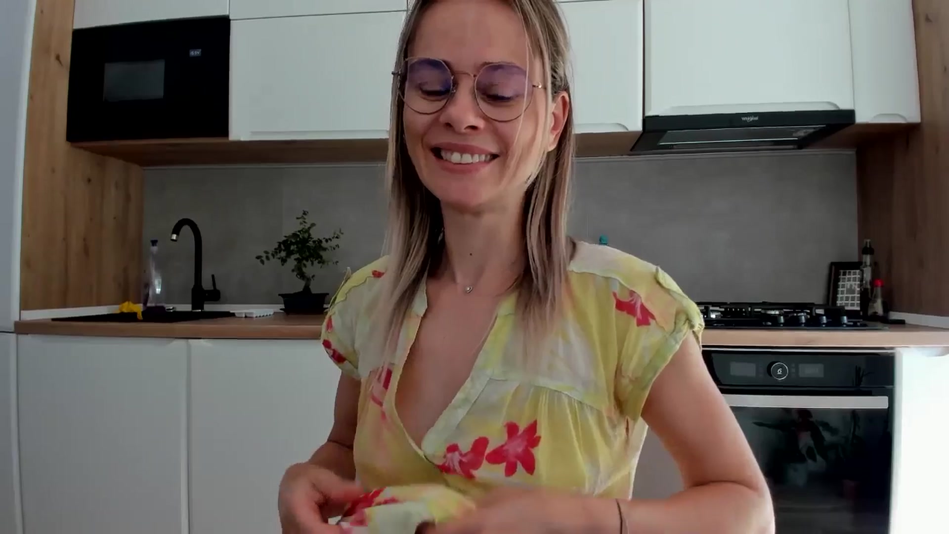 Gallery image thumbnail from DebbyPaige's myfreecams stream on, 07/14/2025, 14:01 image 12 of 20