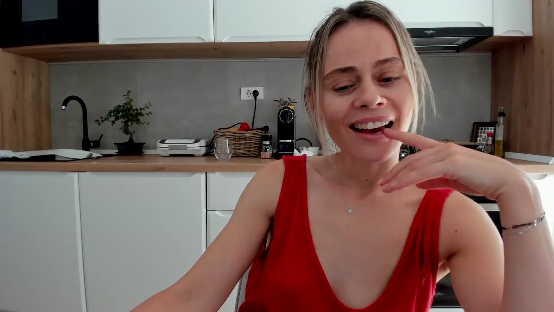 Gallery image thumbnail from DebbyPaige's myfreecams stream on, 07/17/2025, 13:17 image 19 of 20