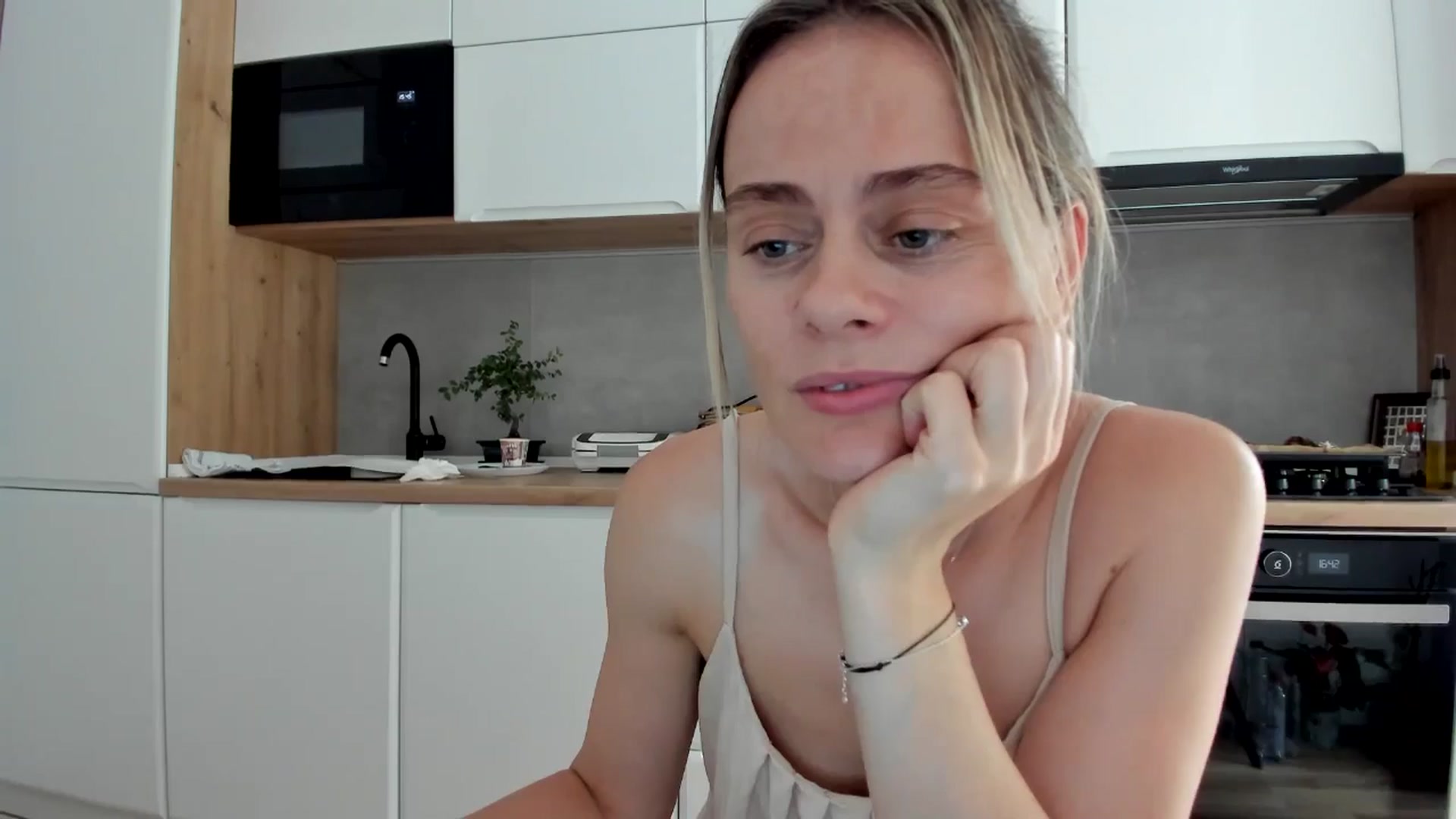 Gallery image thumbnail from DebbyPaige's myfreecams stream on, 07/17/2025, 13:44 image 18 of 20
