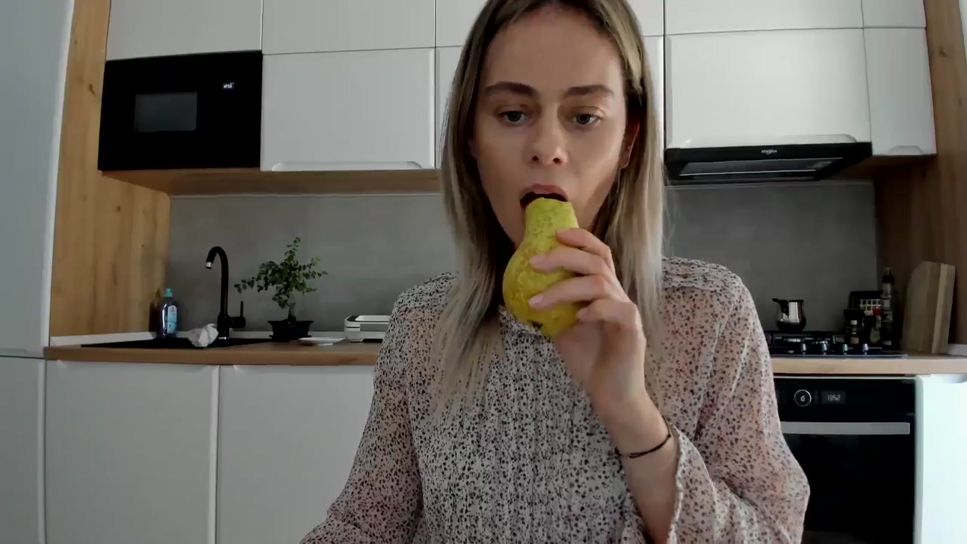 Gallery image thumbnail from DebbyPaige's myfreecams stream on, 07/18/2025, 11:36 image 13 of 20
