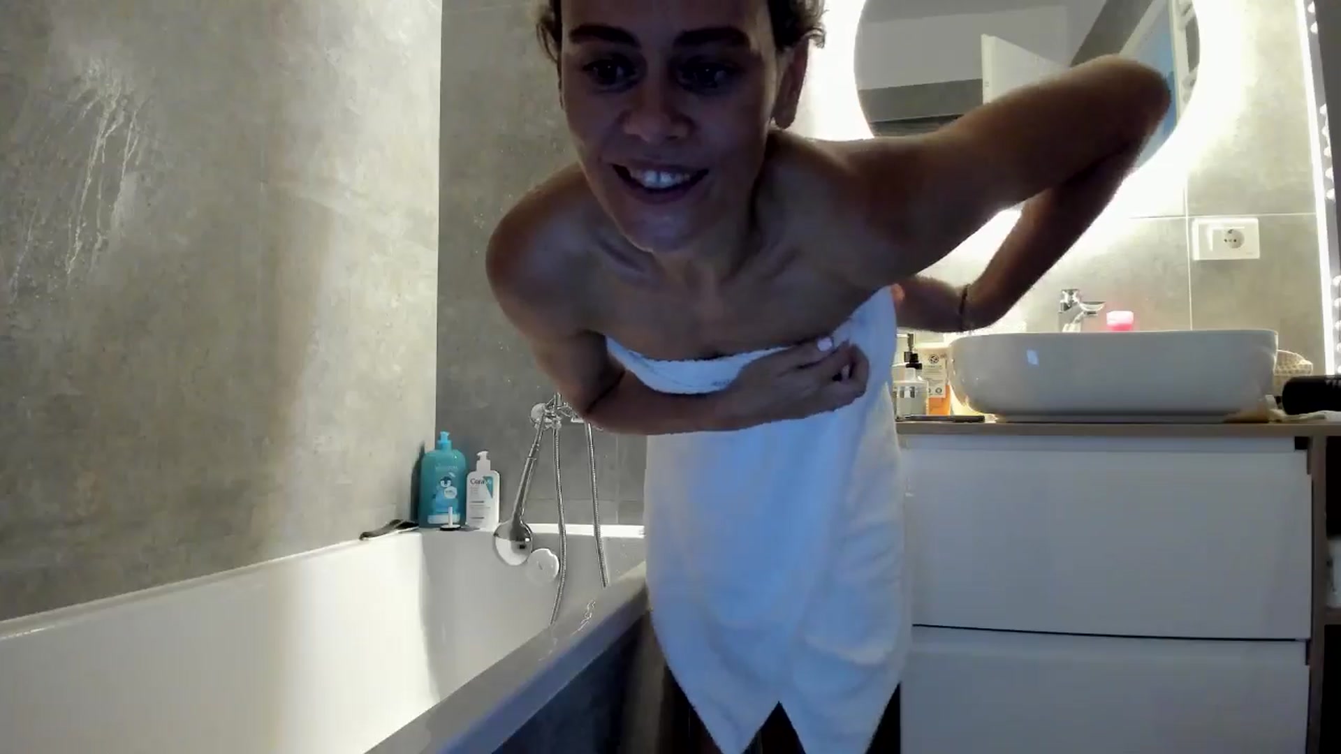 Gallery image thumbnail from DebbyPaige's myfreecams stream on, 07/29/2025, 16:09 image 19 of 20