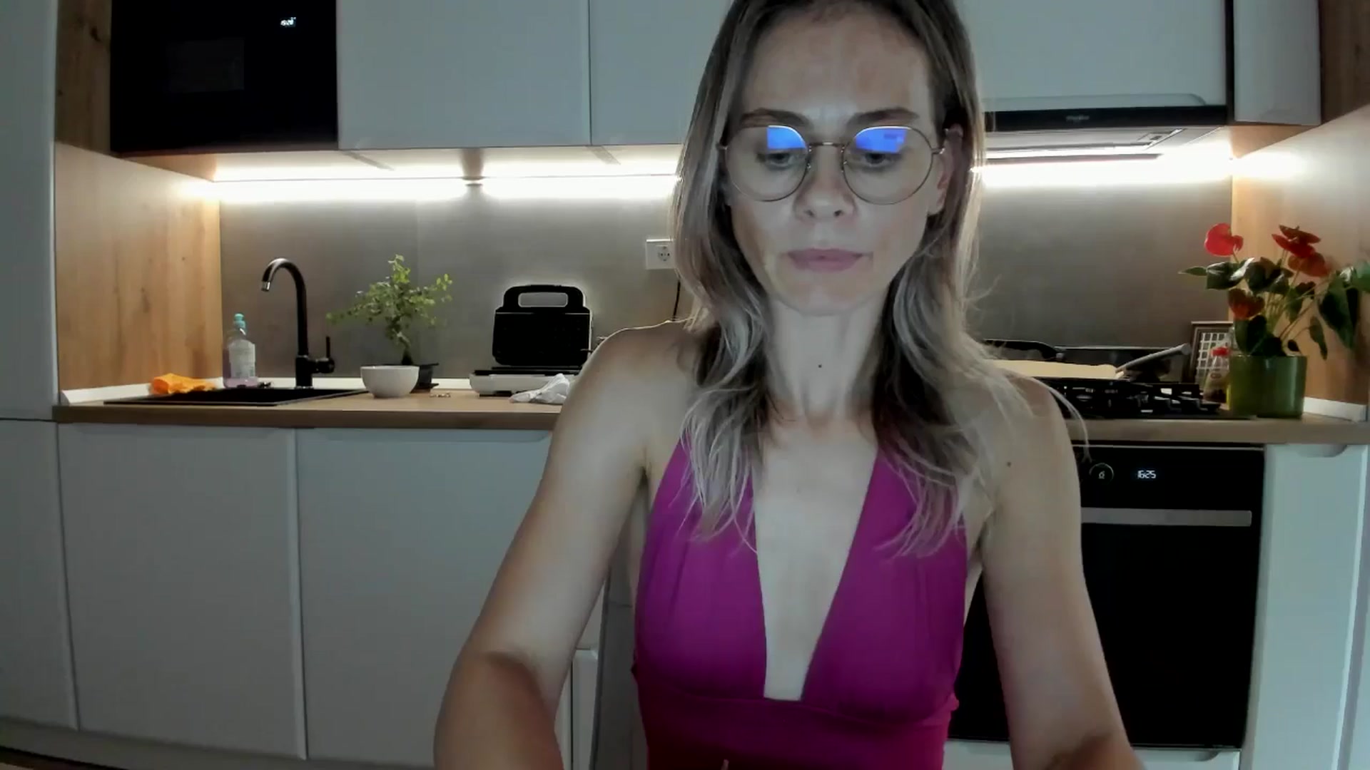 Gallery image thumbnail from DebbyPaige's myfreecams stream on, 07/31/2025, 13:46 image 3 of 20