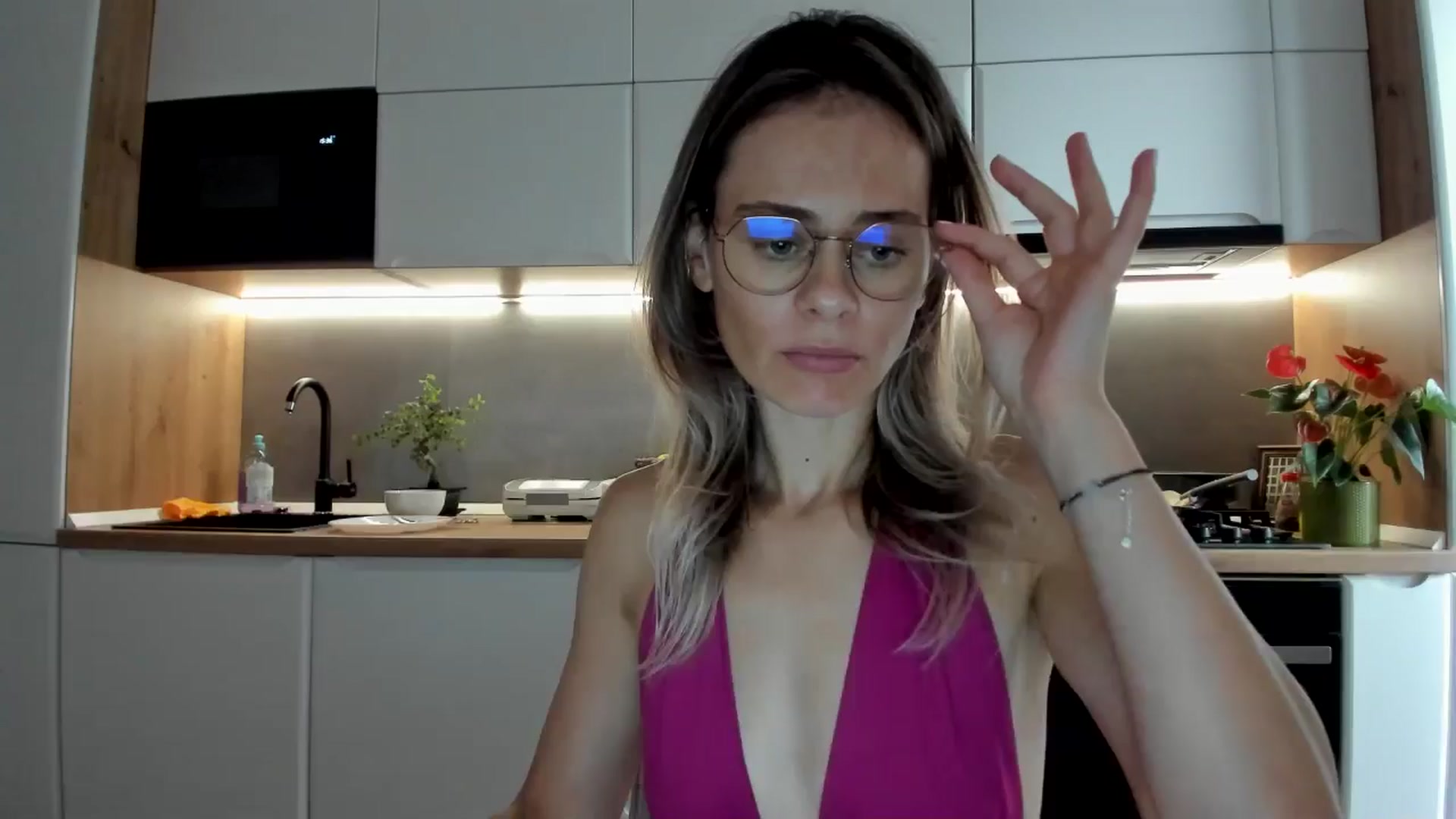 Gallery image thumbnail from DebbyPaige's myfreecams stream on, 07/31/2025, 13:46 image 10 of 20