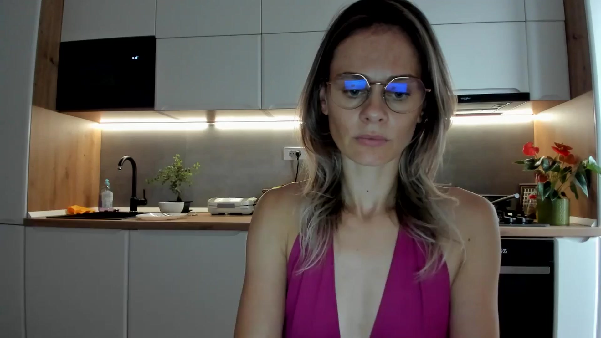 Gallery image thumbnail from DebbyPaige's myfreecams stream on, 07/31/2025, 13:46 image 12 of 20