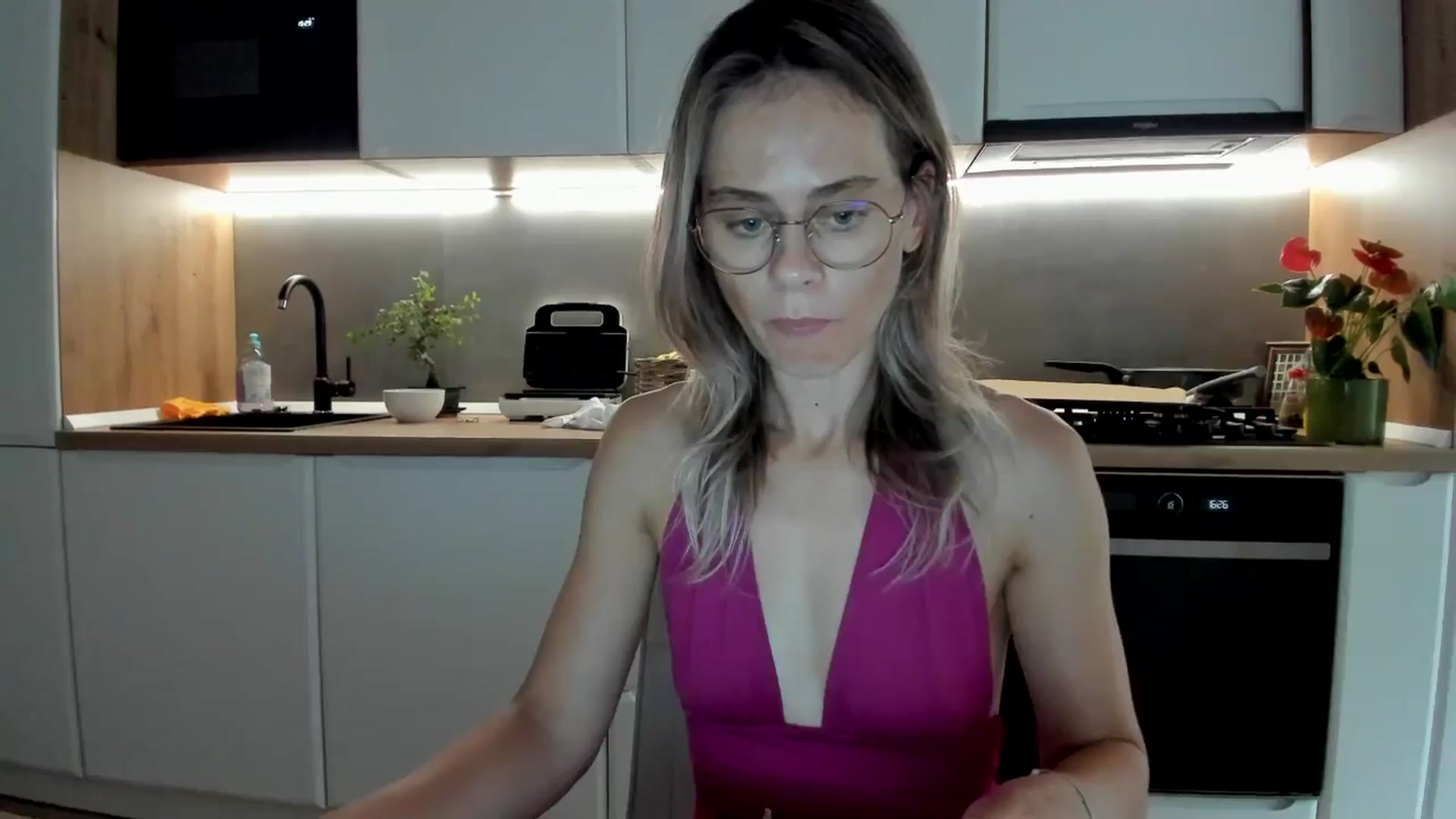 Gallery image thumbnail from DebbyPaige's myfreecams stream on, 07/31/2025, 13:46 image 4 of 20