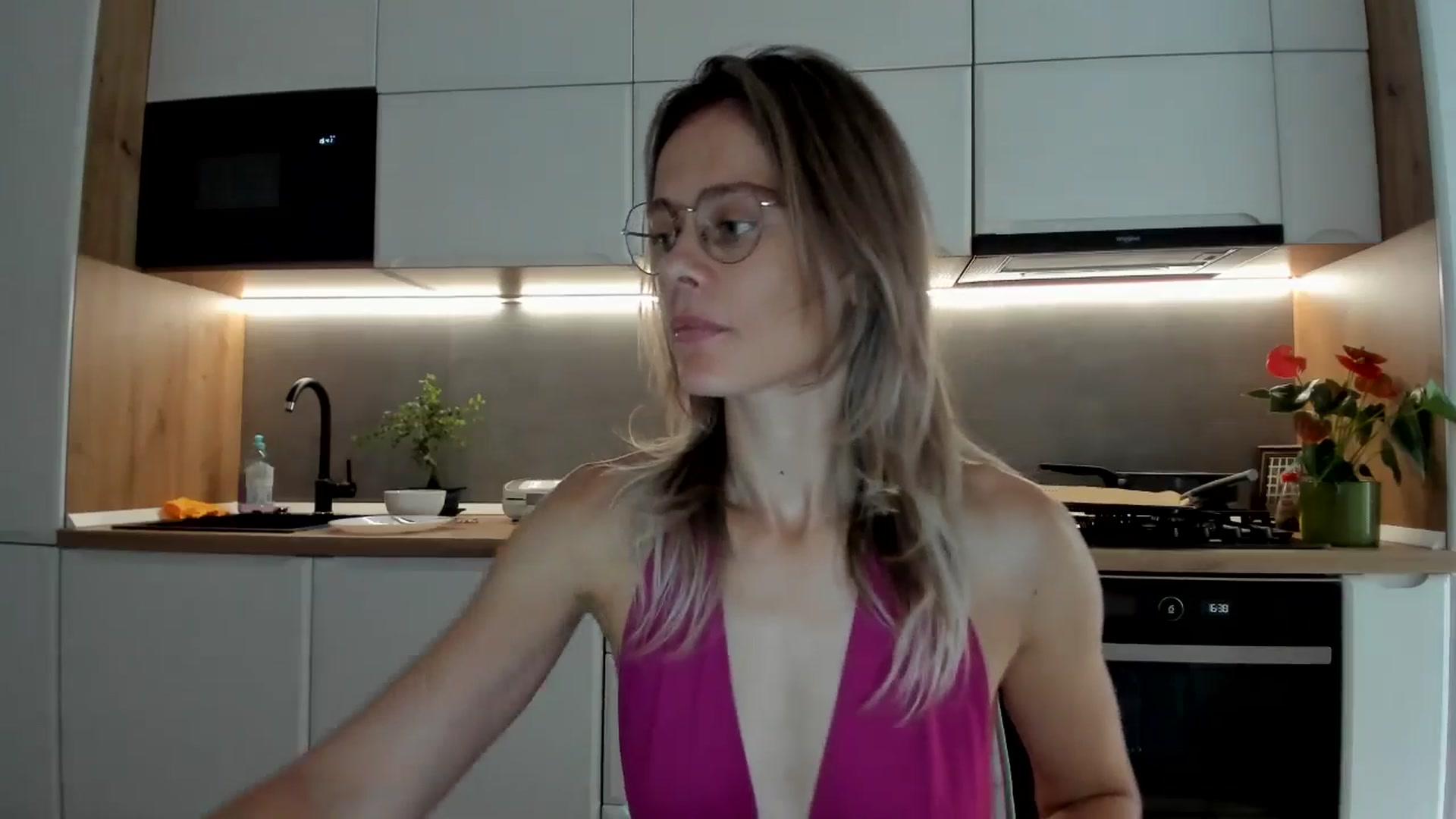 Gallery image thumbnail from DebbyPaige's myfreecams stream on, 07/31/2025, 13:46 image 15 of 20