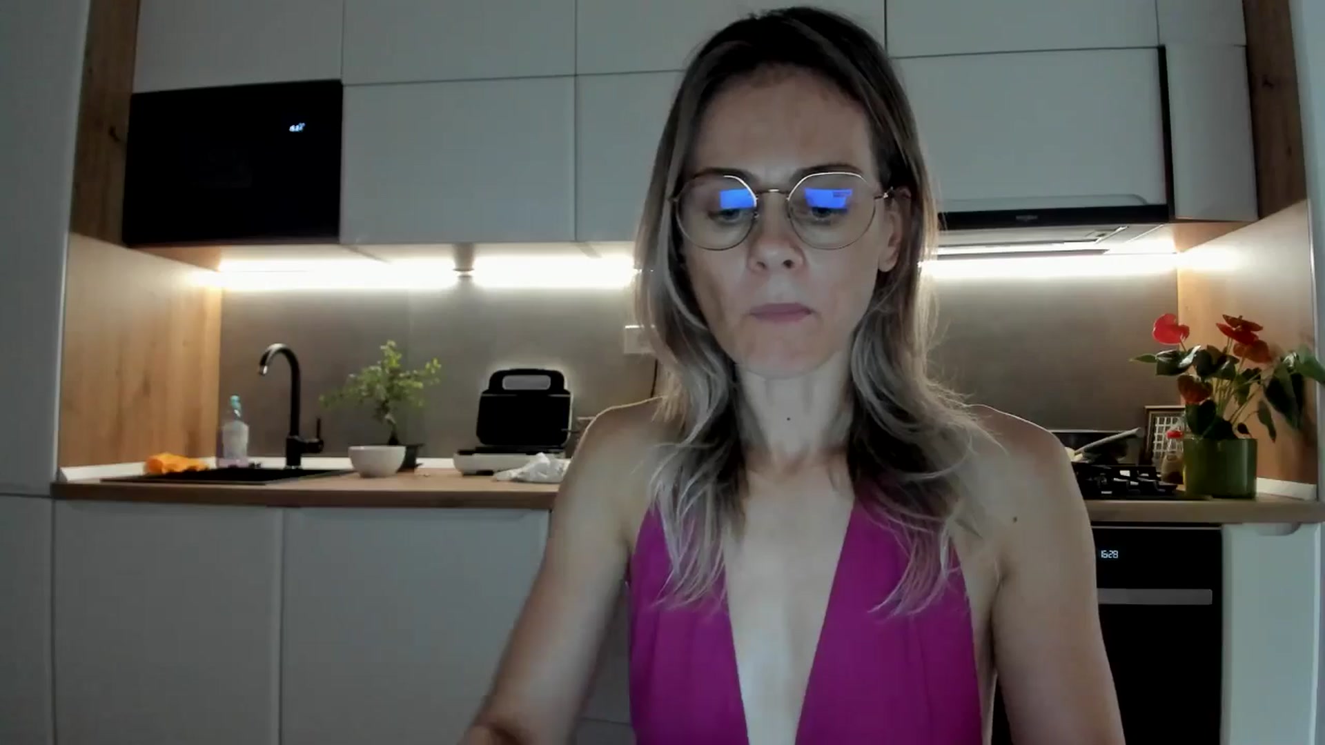 Gallery image thumbnail from DebbyPaige's myfreecams stream on, 07/31/2025, 13:46 image 6 of 20