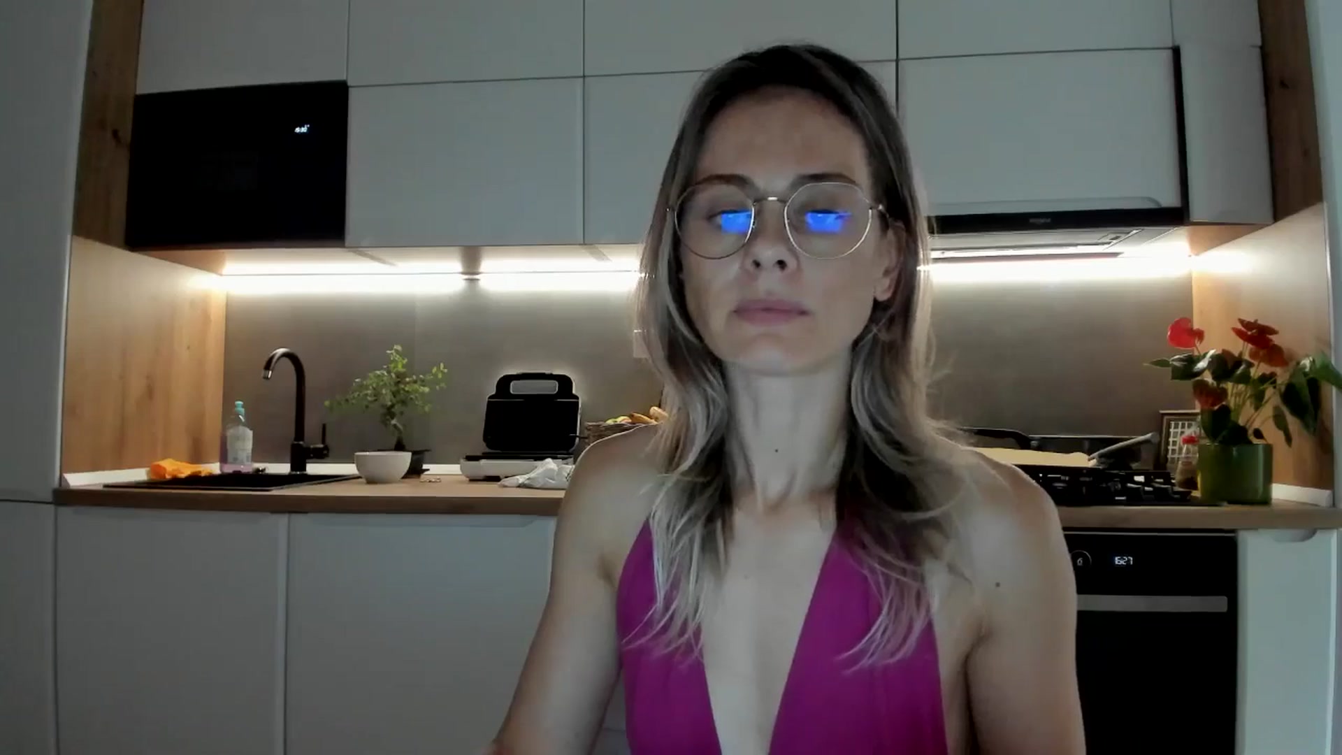 Gallery image thumbnail from DebbyPaige's myfreecams stream on, 07/31/2025, 13:46 image 5 of 20