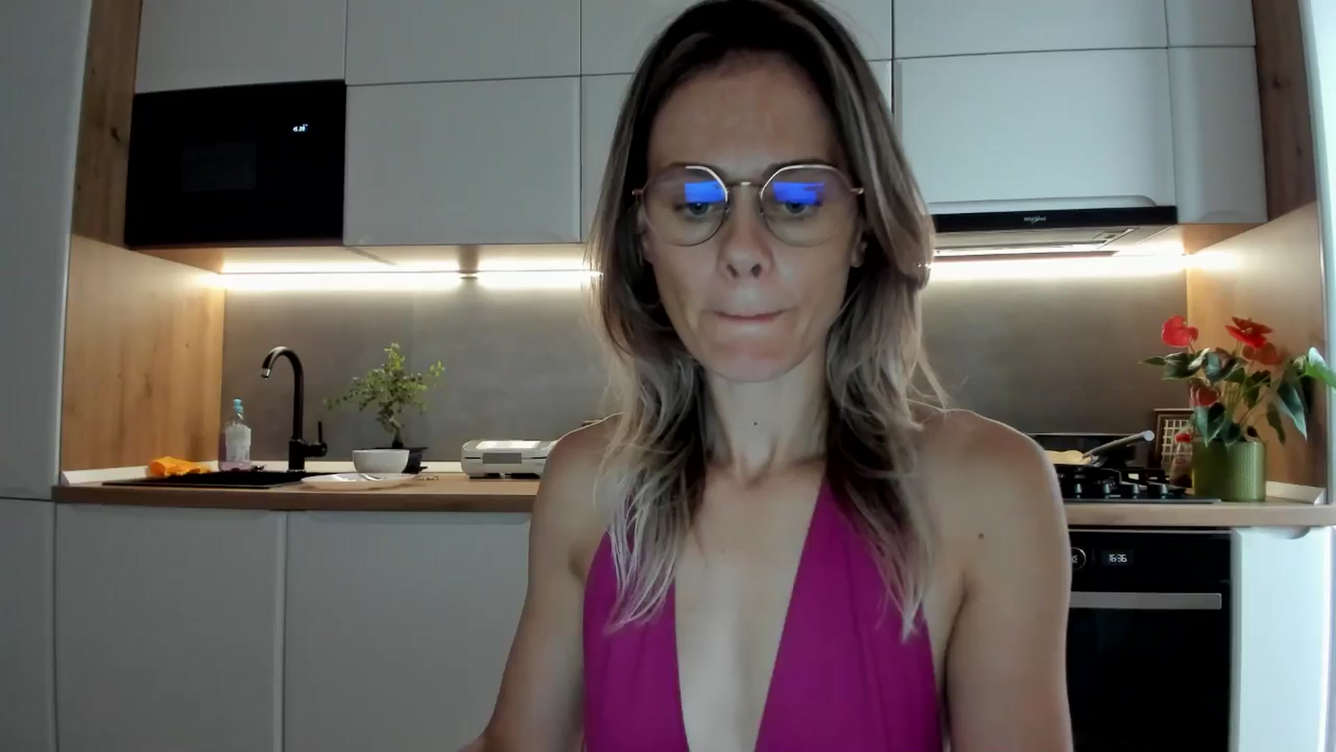 Gallery image thumbnail from DebbyPaige's myfreecams stream on, 07/31/2025, 13:46 image 13 of 20