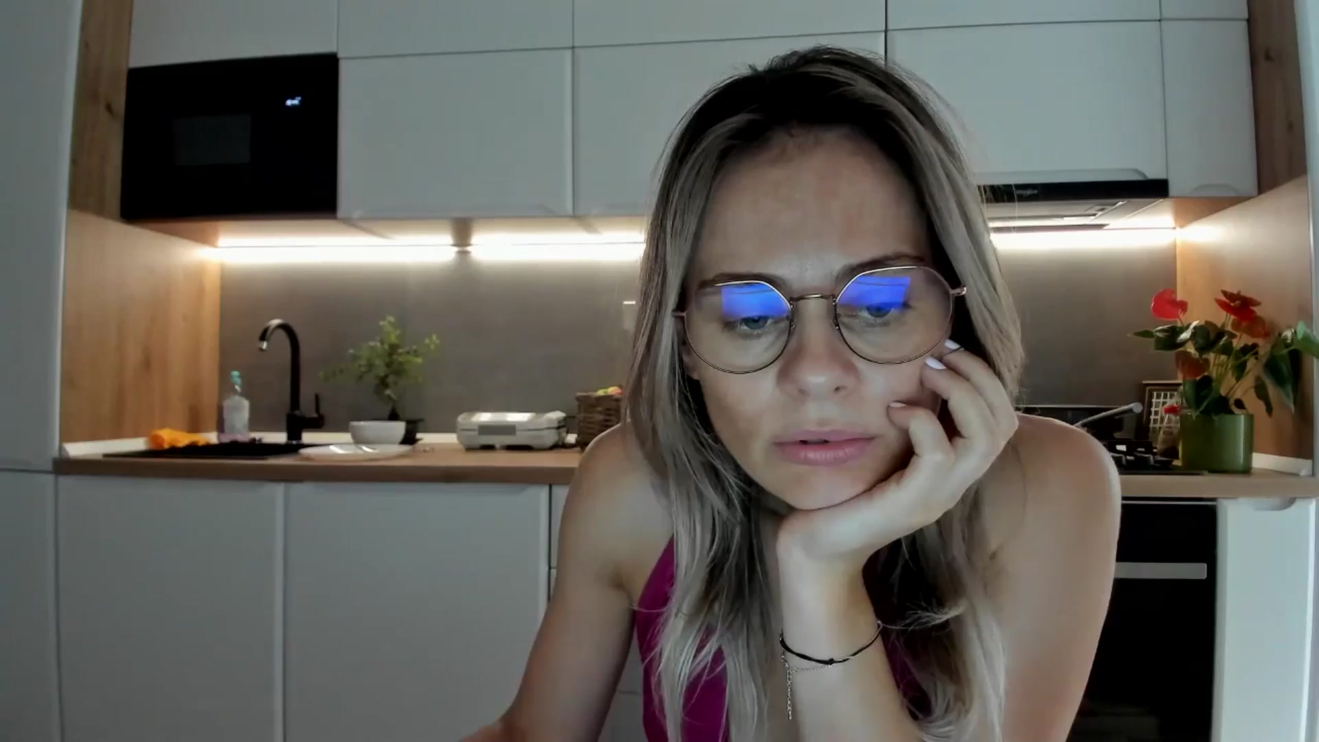 Gallery image thumbnail from DebbyPaige's myfreecams stream on, 07/31/2025, 13:46 image 18 of 20