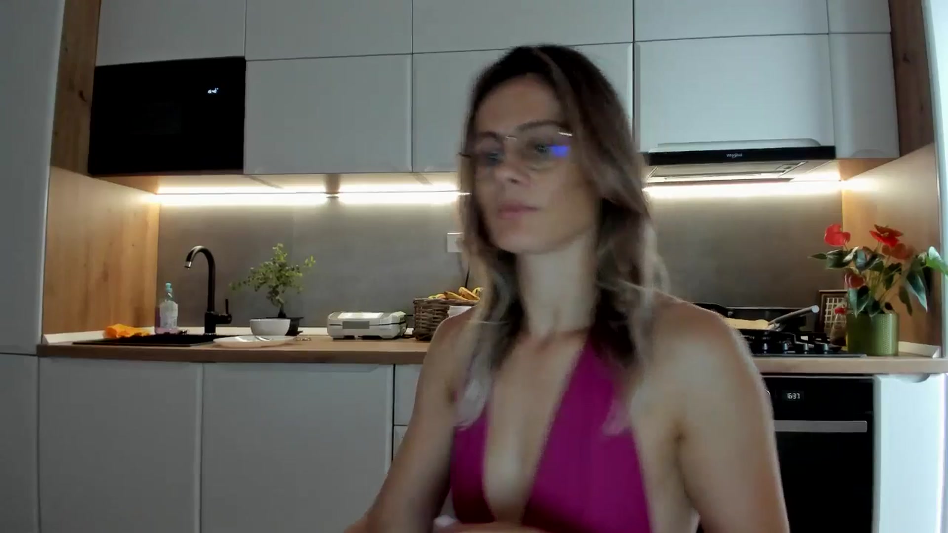 Gallery image thumbnail from DebbyPaige's myfreecams stream on, 07/31/2025, 13:46 image 14 of 20