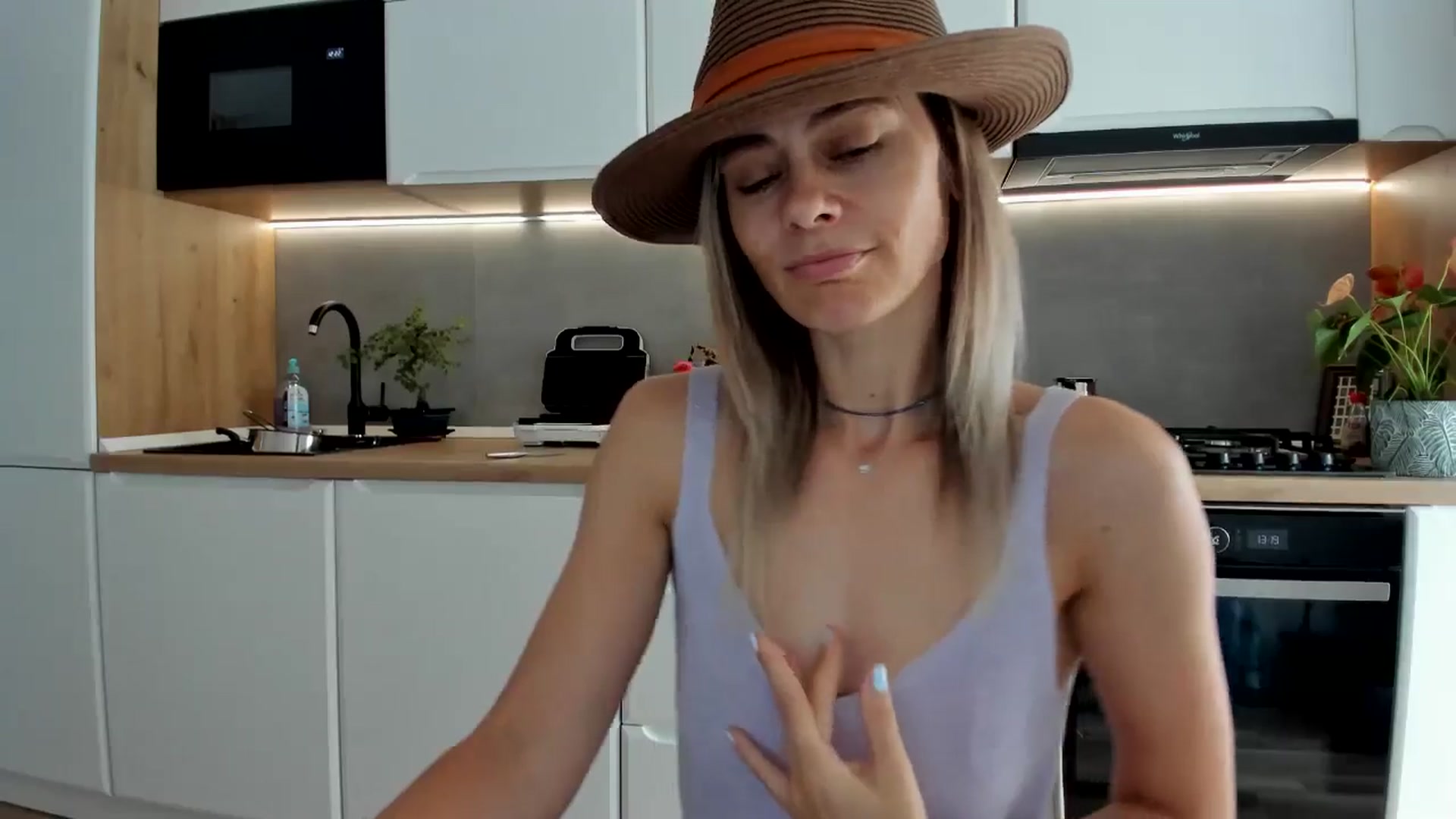 Gallery image thumbnail from DebbyPaige's myfreecams stream on, 08/02/2025, 10:40 image 18 of 20