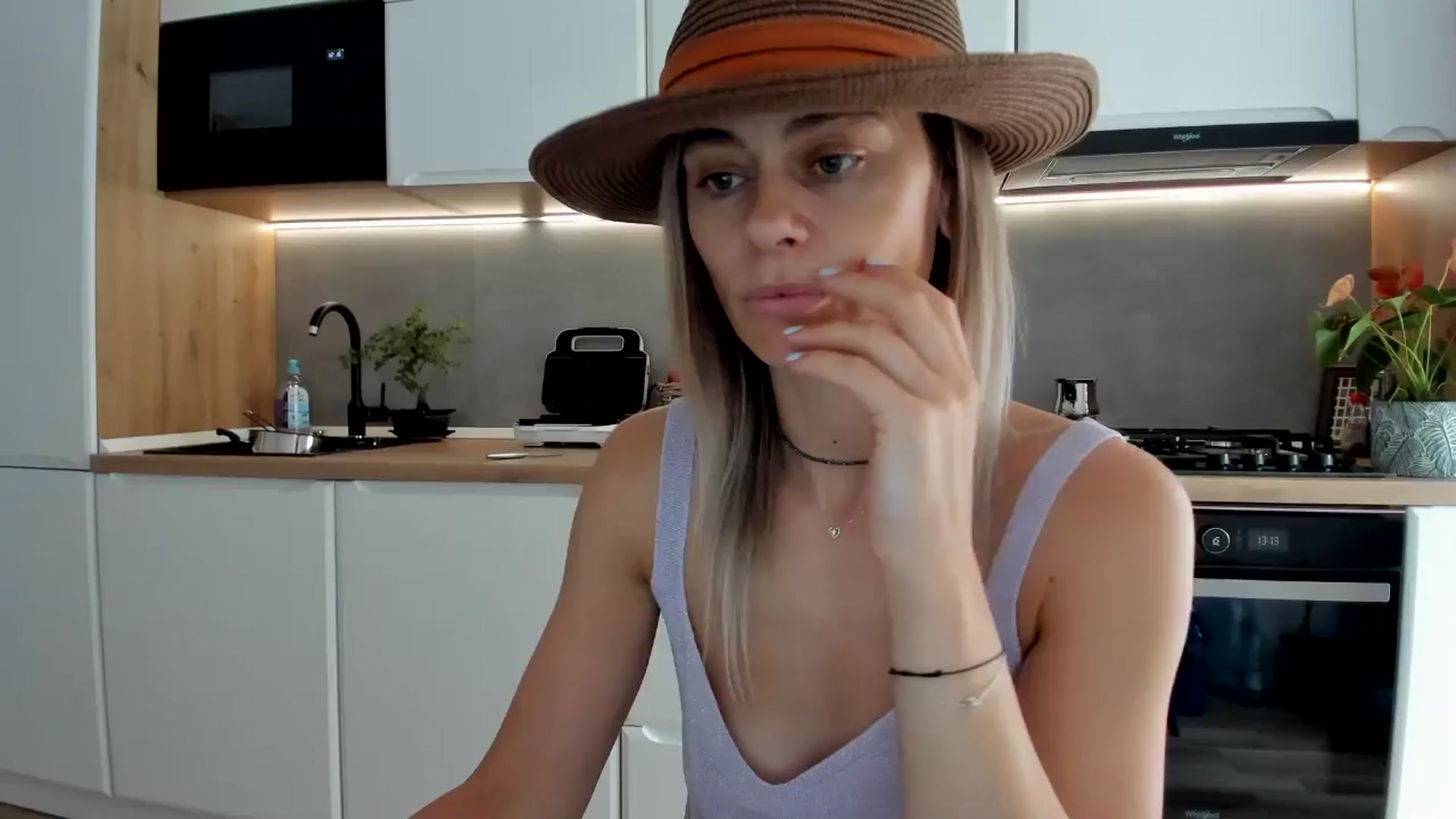 Gallery image thumbnail from DebbyPaige's myfreecams stream on, 08/02/2025, 10:40 image 17 of 20