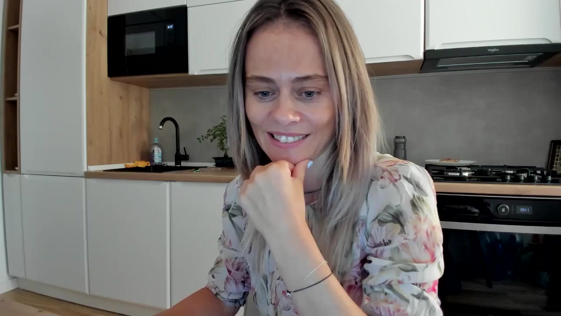 Gallery image thumbnail from DebbyPaige's myfreecams stream on, 08/02/2025, 17:23 image 16 of 20