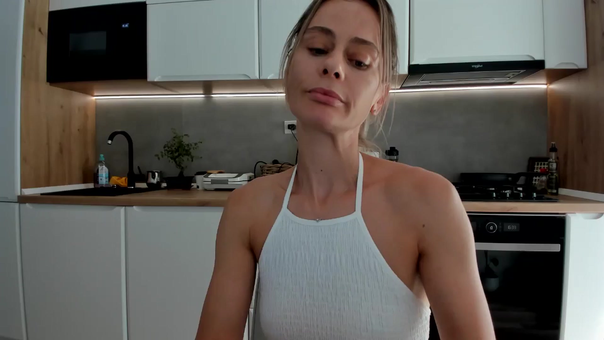 Gallery image thumbnail from DebbyPaige's myfreecams stream on, 08/04/2025, 14:20 image 9 of 20
