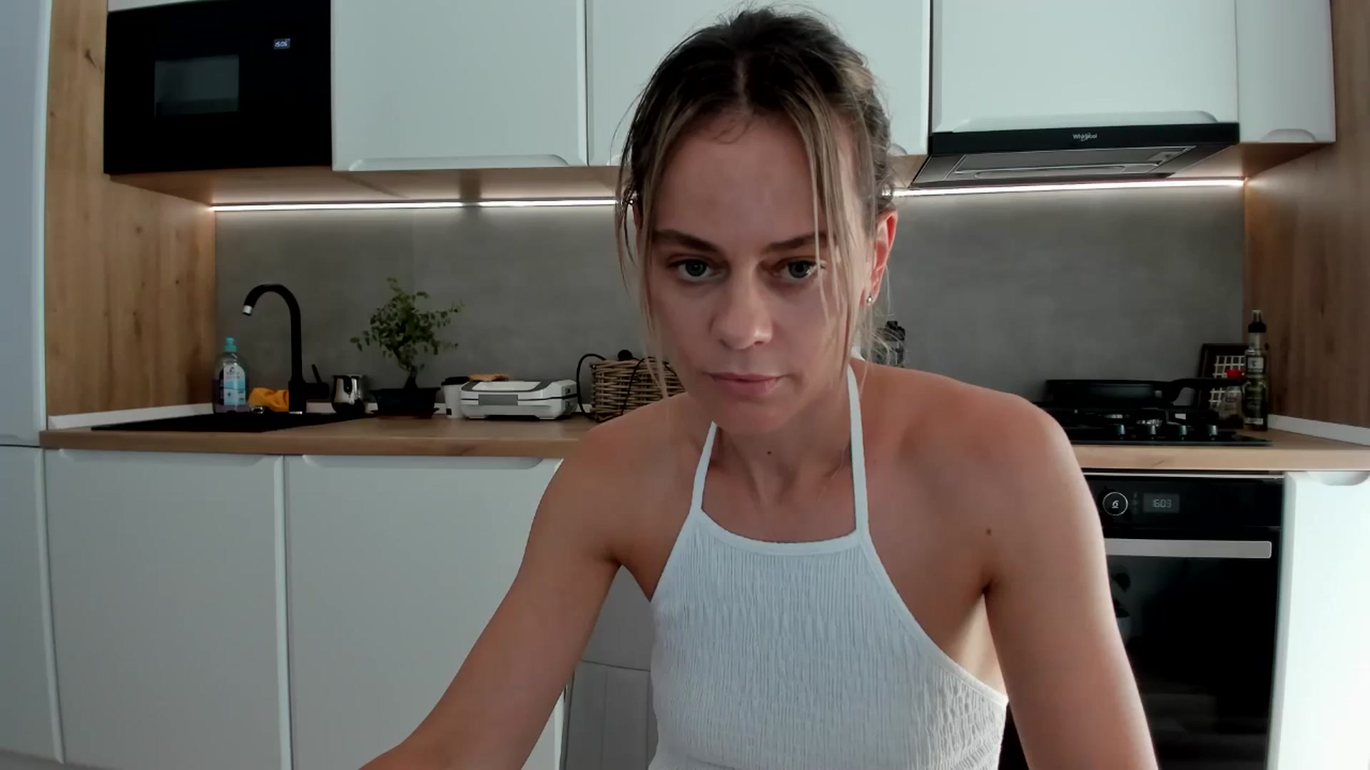 Gallery image thumbnail from DebbyPaige's myfreecams stream on, 08/04/2025, 14:20 image 1 of 20