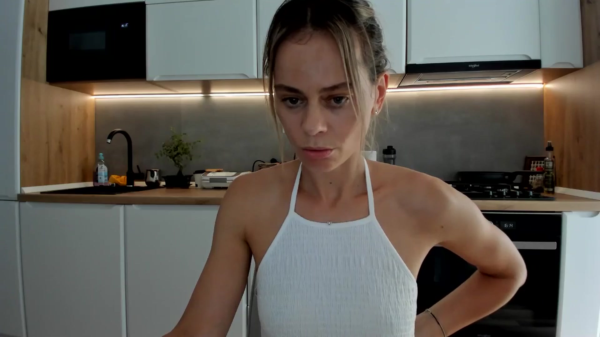 Gallery image thumbnail from DebbyPaige's myfreecams stream on, 08/04/2025, 14:20 image 4 of 20