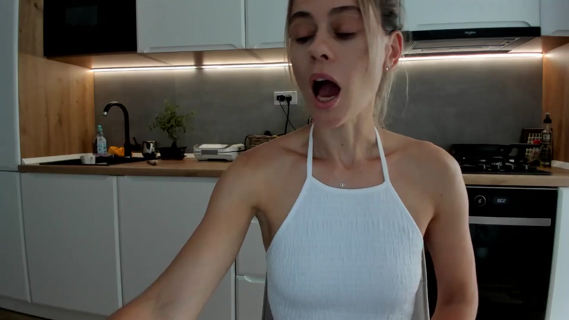 Gallery image thumbnail from DebbyPaige's myfreecams stream on, 08/04/2025, 16:21 image 8 of 20