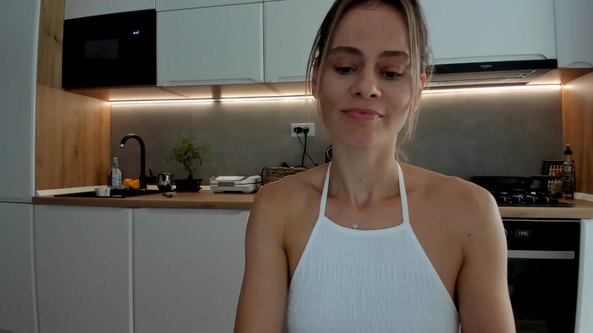 Gallery image thumbnail from DebbyPaige's myfreecams stream on, 08/04/2025, 16:21 image 5 of 20