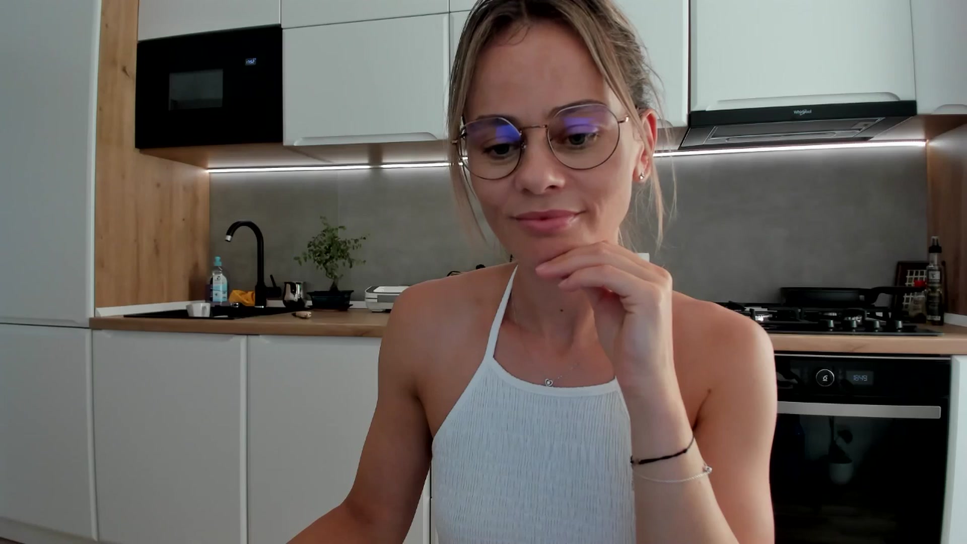 Gallery image thumbnail from DebbyPaige's myfreecams stream on, 08/04/2025, 16:21 image 16 of 20