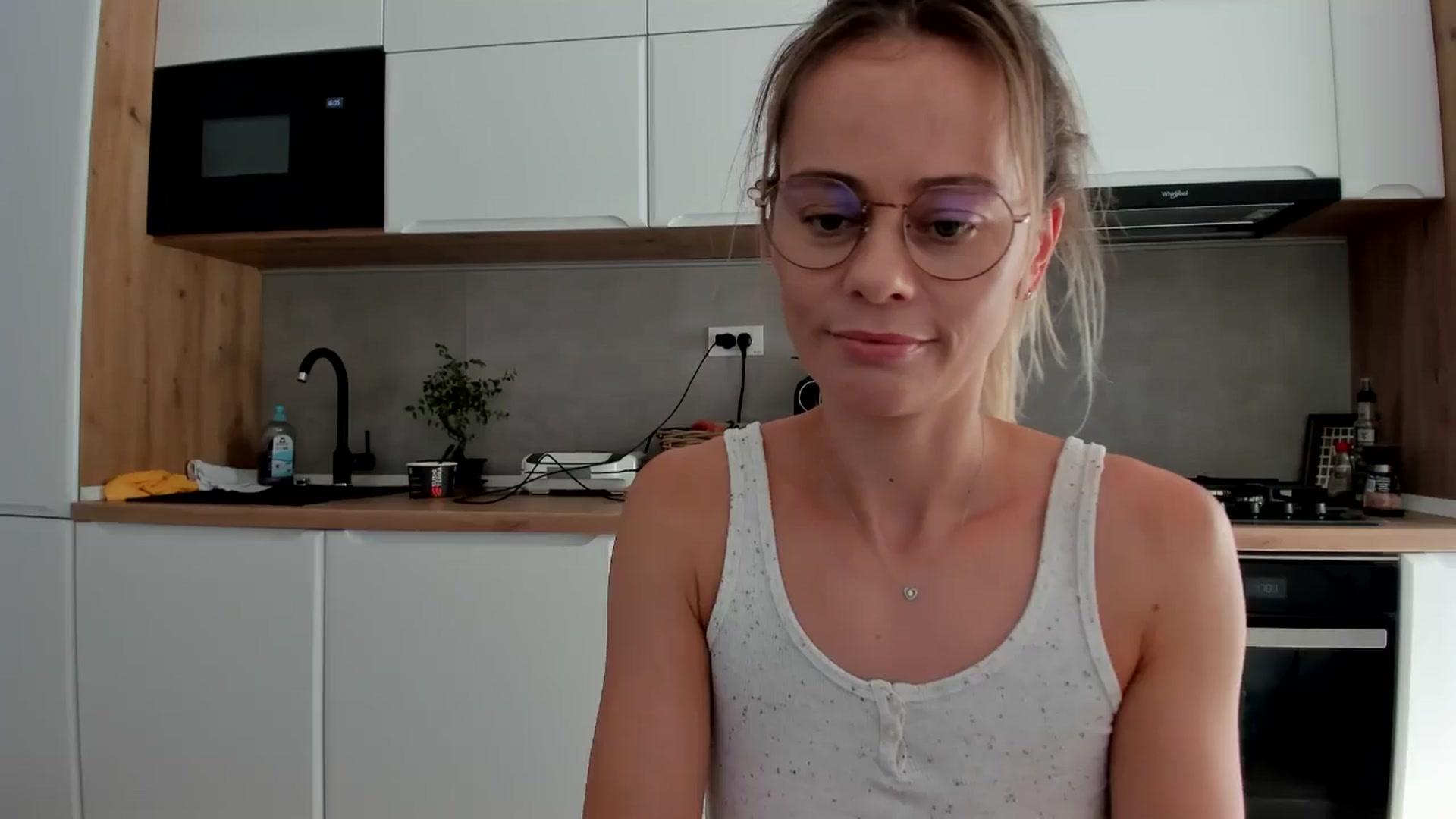Gallery image thumbnail from DebbyPaige's myfreecams stream on, 08/05/2025, 14:52 image 12 of 20
