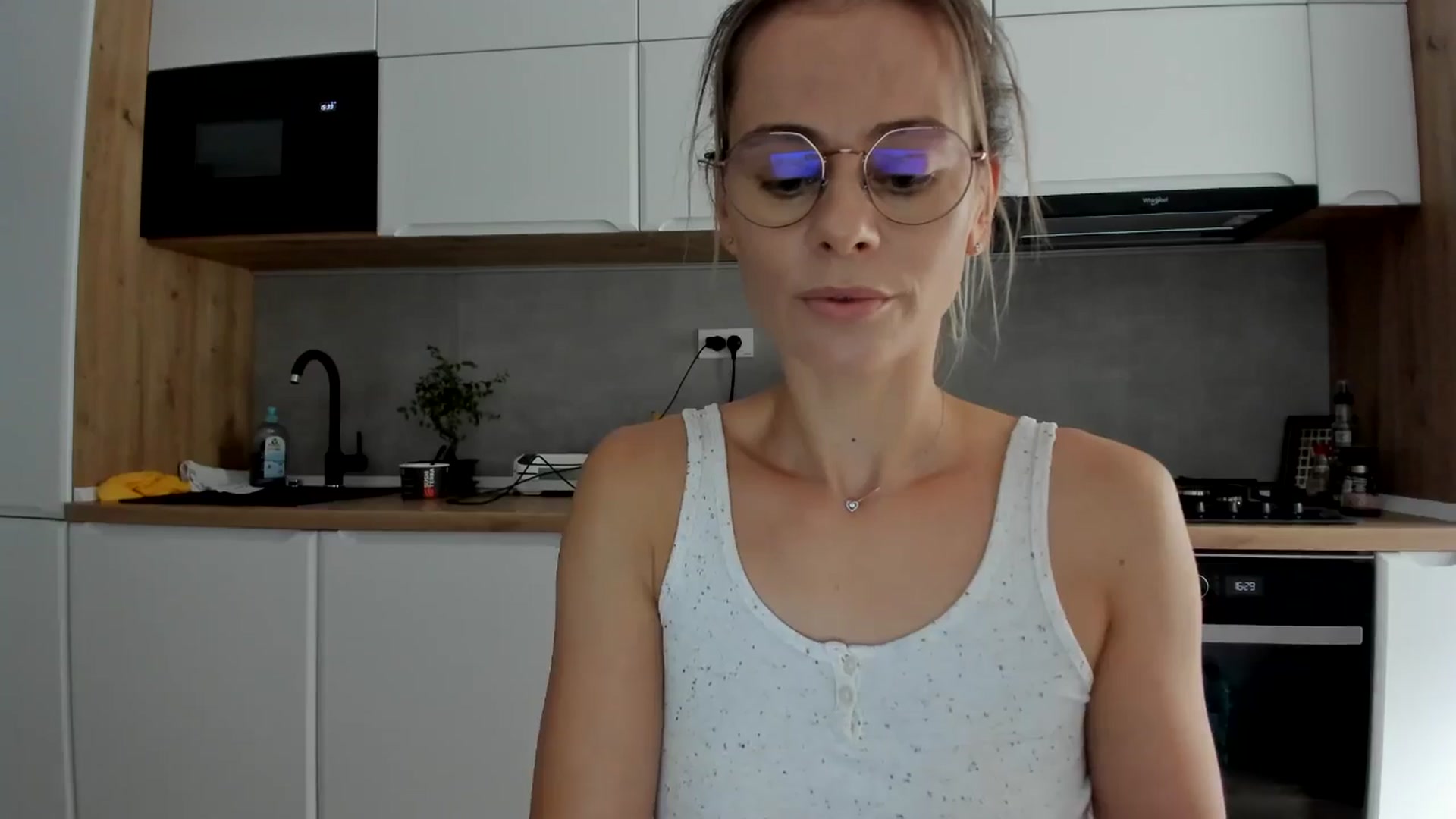 Gallery image thumbnail from DebbyPaige's myfreecams stream on, 08/05/2025, 14:52 image 6 of 20