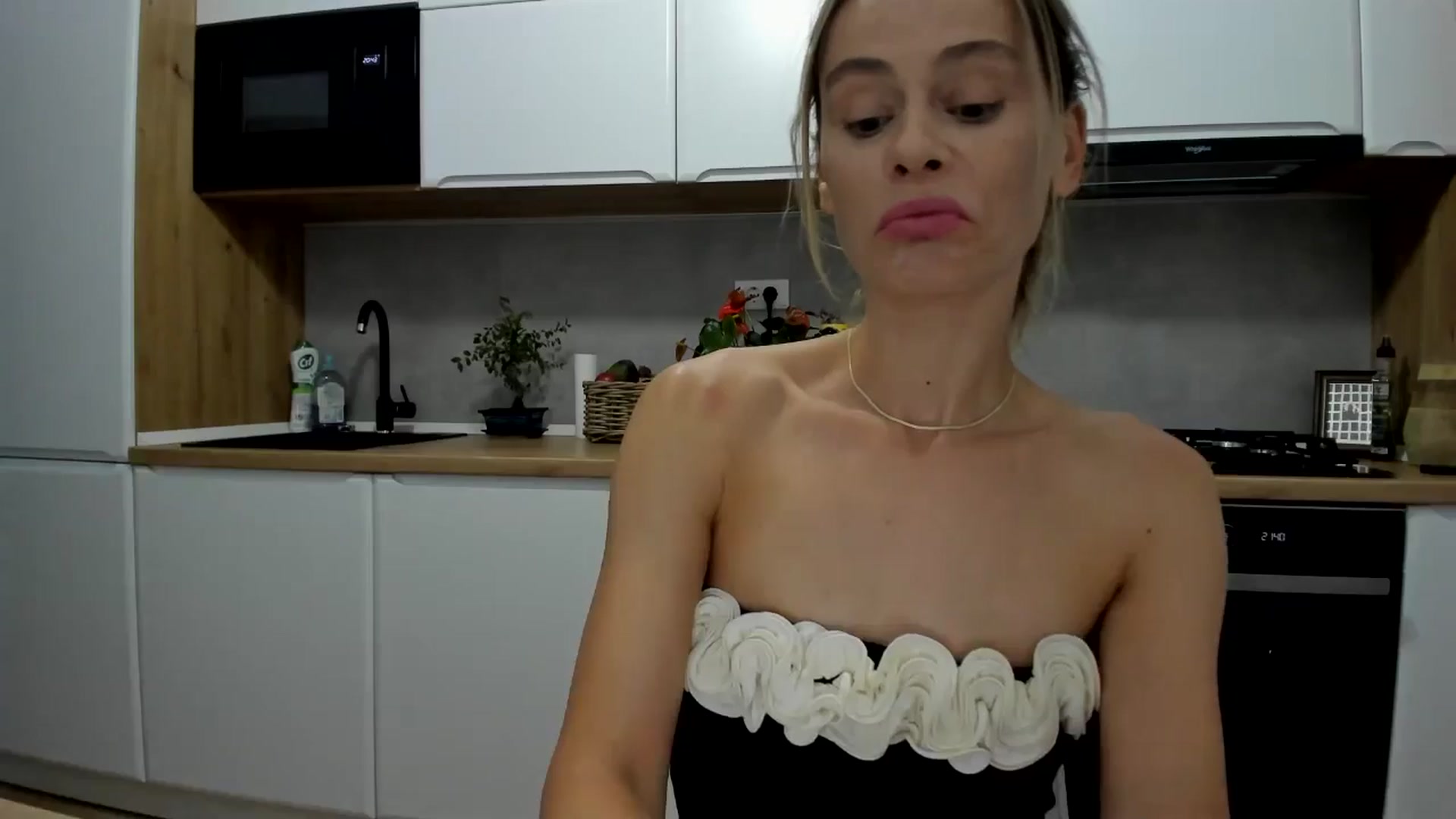 Gallery image thumbnail from DebbyPaige's myfreecams stream on, 08/09/2025, 19:25 image 10 of 20