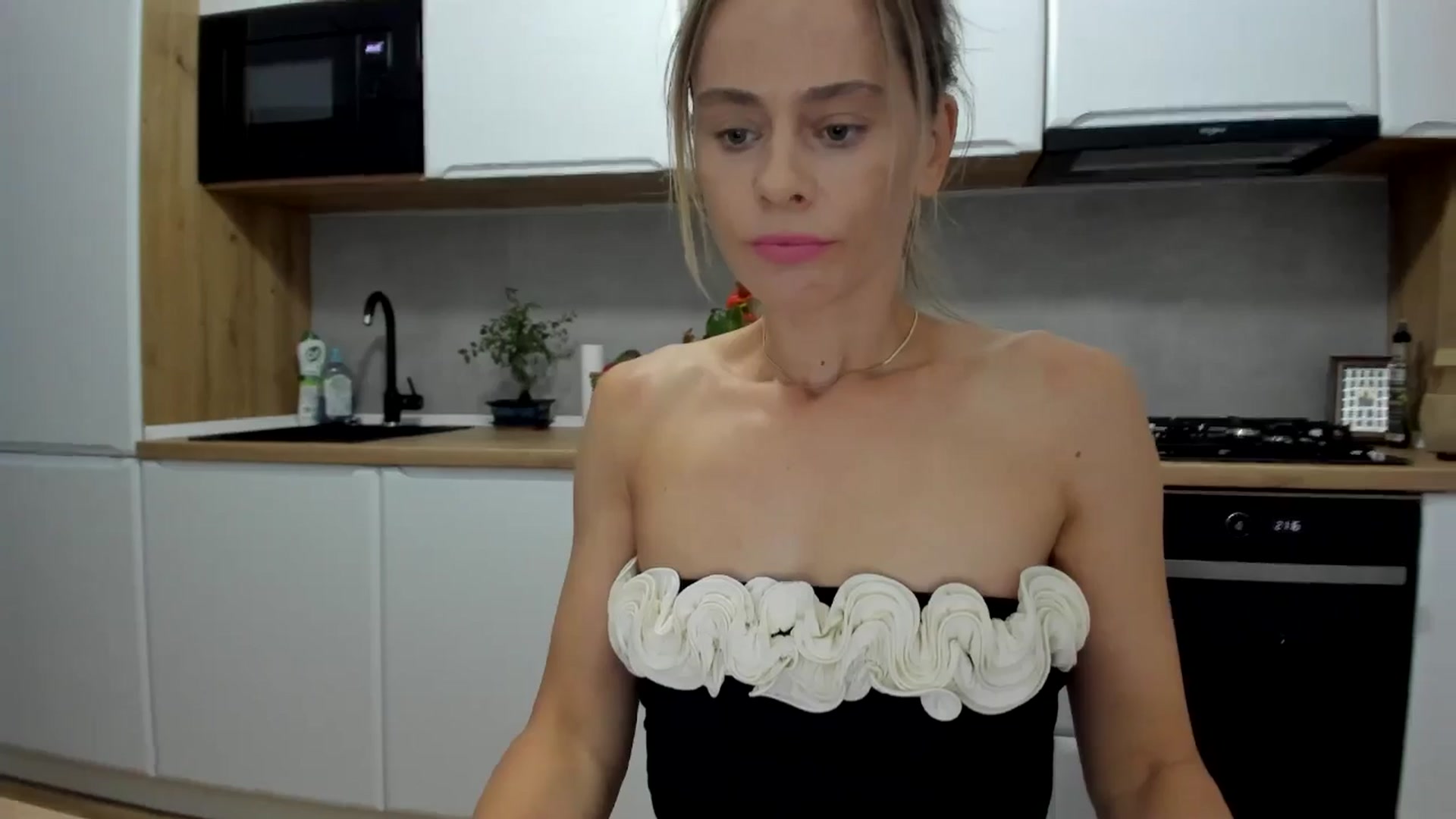 Gallery image thumbnail from DebbyPaige's myfreecams stream on, 08/09/2025, 19:25 image 4 of 20