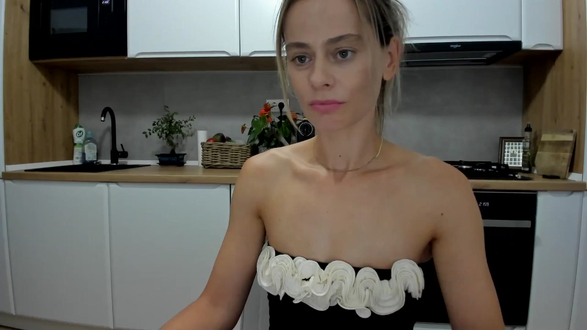 Gallery image thumbnail from DebbyPaige's myfreecams stream on, 08/09/2025, 19:25 image 15 of 20