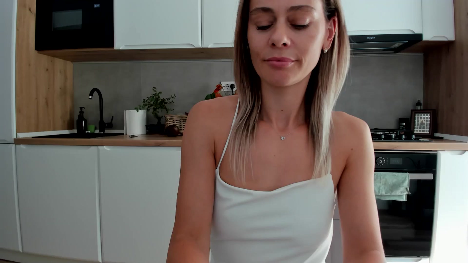 Gallery image thumbnail from DebbyPaige's myfreecams stream on, 08/11/2025, 16:10 image 7 of 20