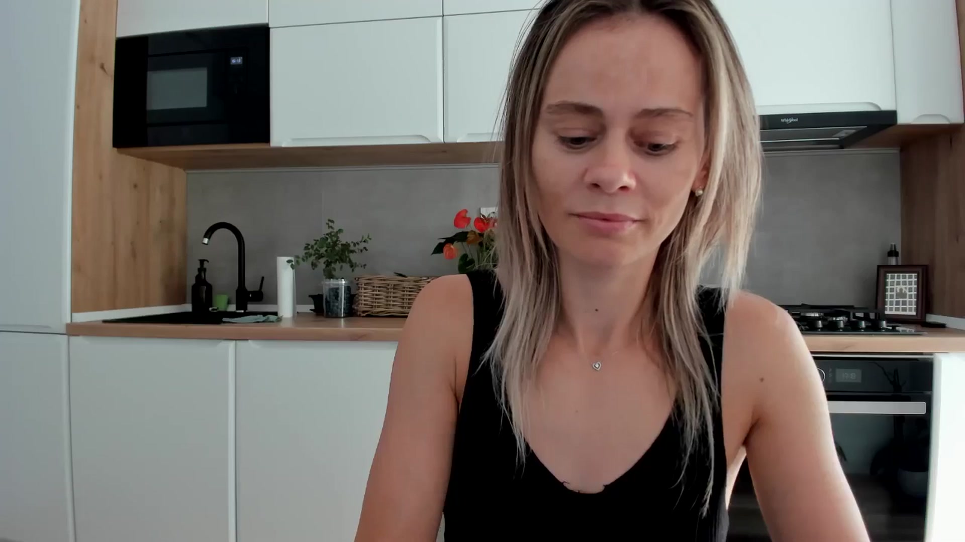 Gallery image thumbnail from DebbyPaige's myfreecams stream on, 08/12/2025, 15:00 image 11 of 20