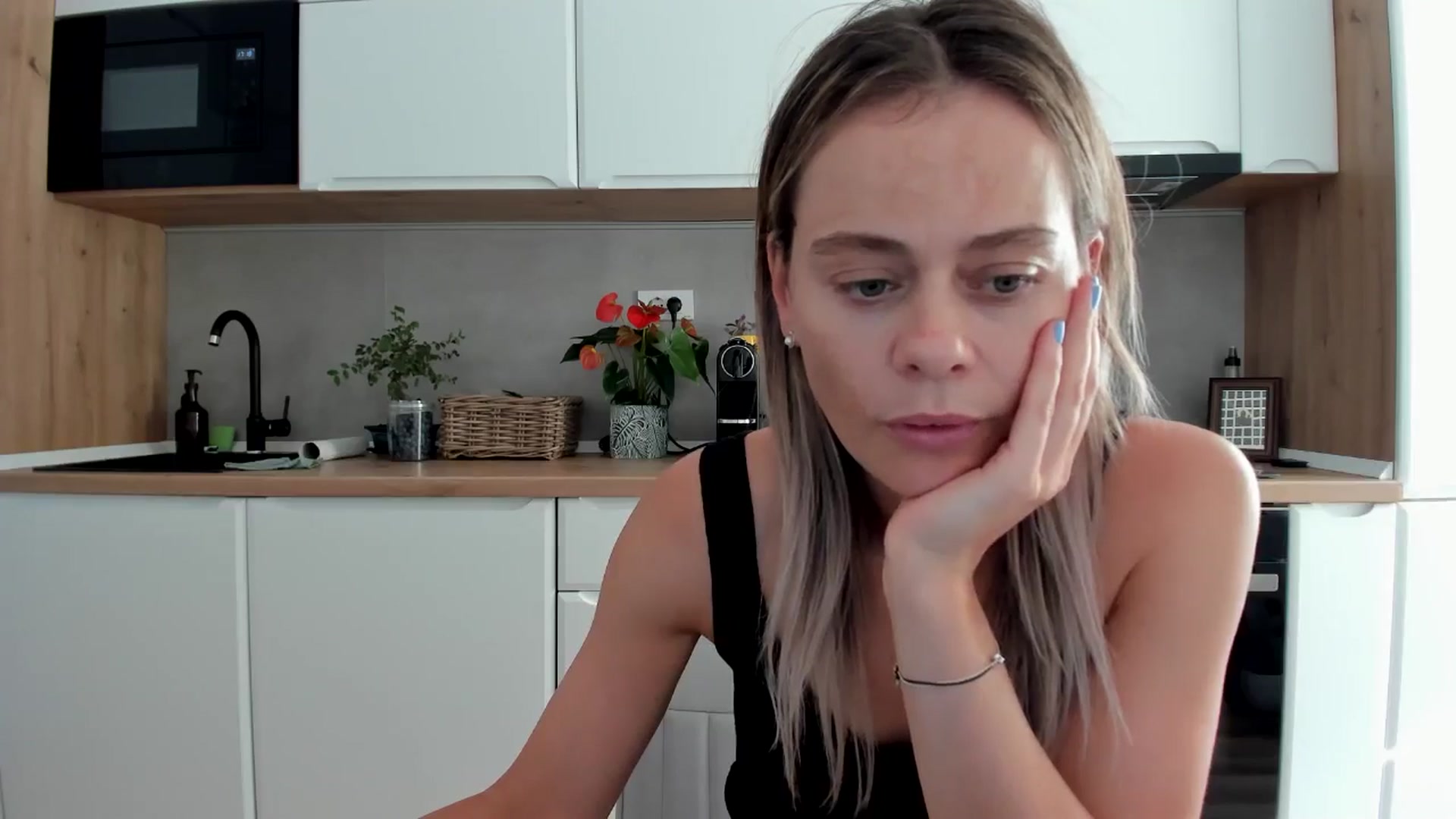 Gallery image thumbnail from DebbyPaige's myfreecams stream on, 08/12/2025, 15:56 image 5 of 20