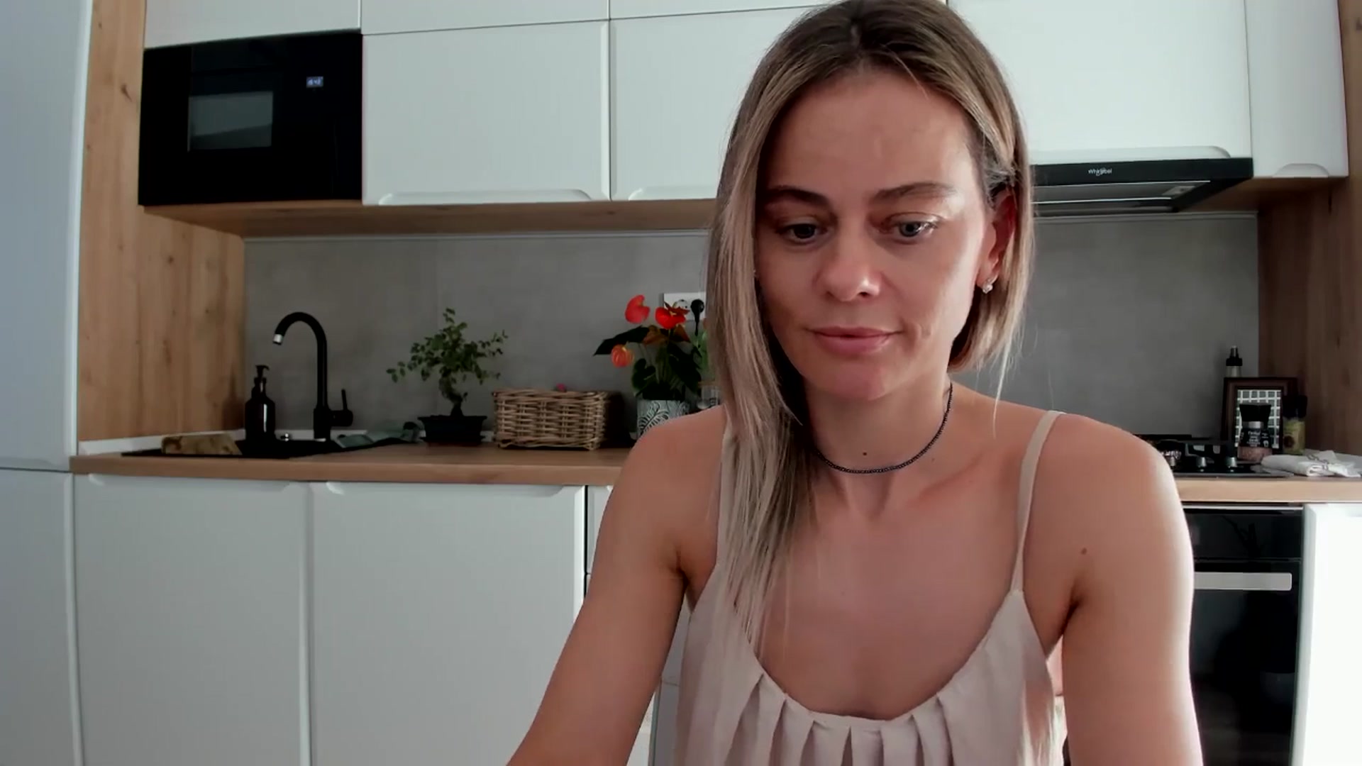 Gallery image thumbnail from DebbyPaige's myfreecams stream on, 08/14/2025, 14:23 image 17 of 20