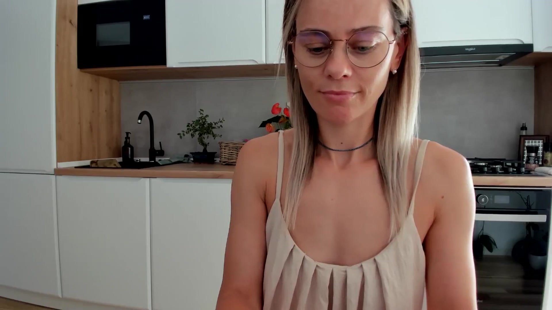 Gallery image thumbnail from DebbyPaige's myfreecams stream on, 08/14/2025, 15:31 image 8 of 20