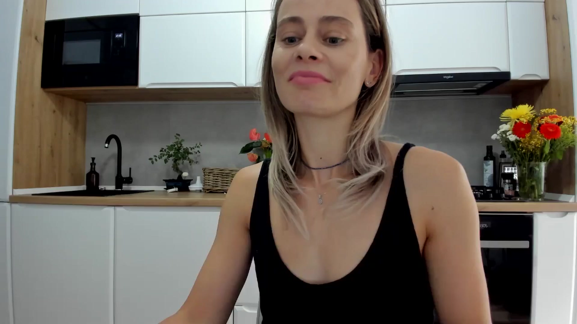 Gallery image thumbnail from DebbyPaige's myfreecams stream on, 08/19/2025, 11:22 image 9 of 20