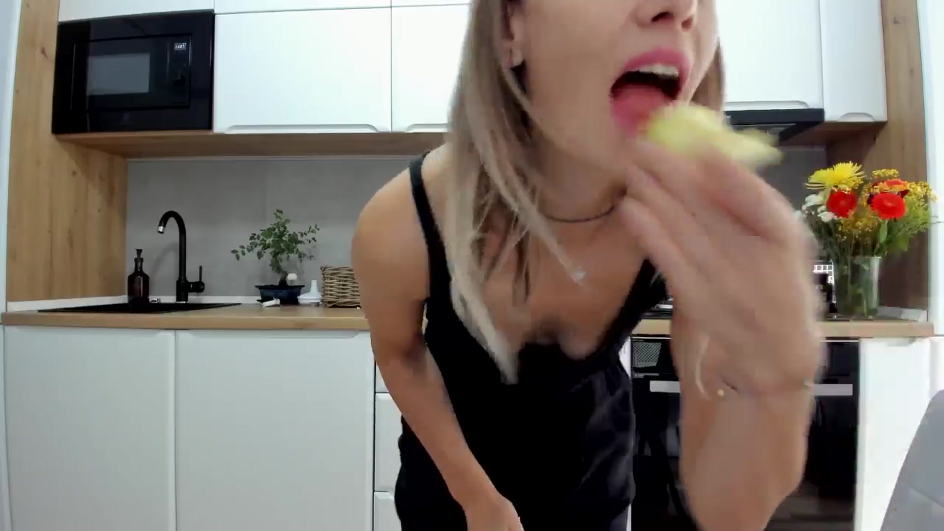 Gallery image thumbnail from DebbyPaige's myfreecams stream on, 08/19/2025, 11:22 image 4 of 20