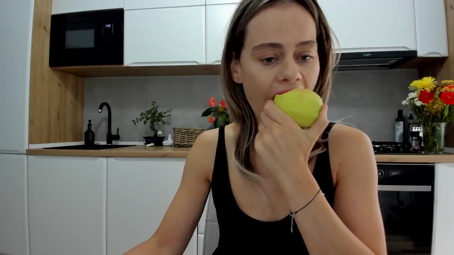 Gallery image thumbnail from DebbyPaige's myfreecams stream on, 08/19/2025, 11:22 image 3 of 20