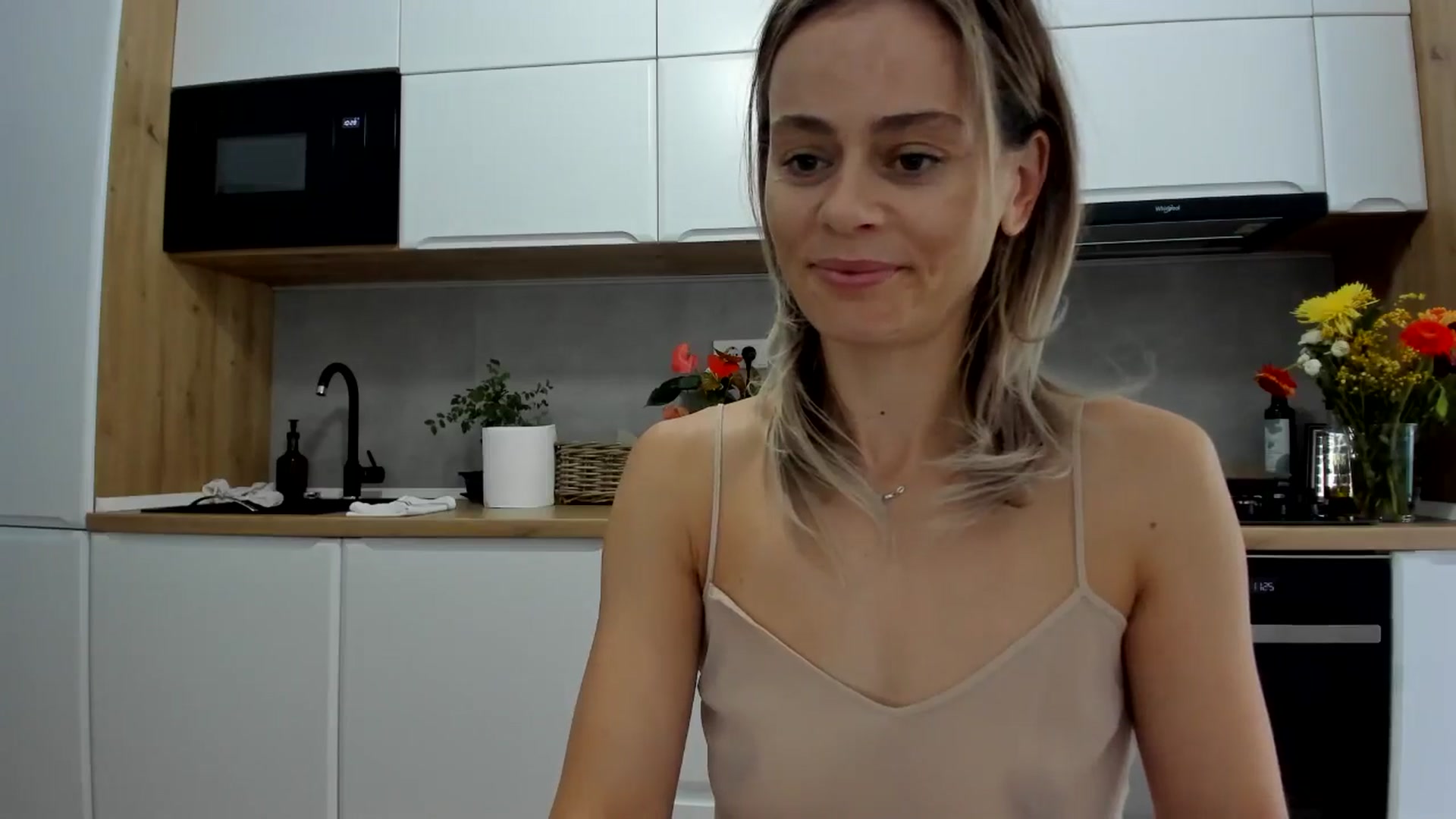 Gallery image thumbnail from DebbyPaige's myfreecams stream on, 08/20/2025, 10:12 image 7 of 20