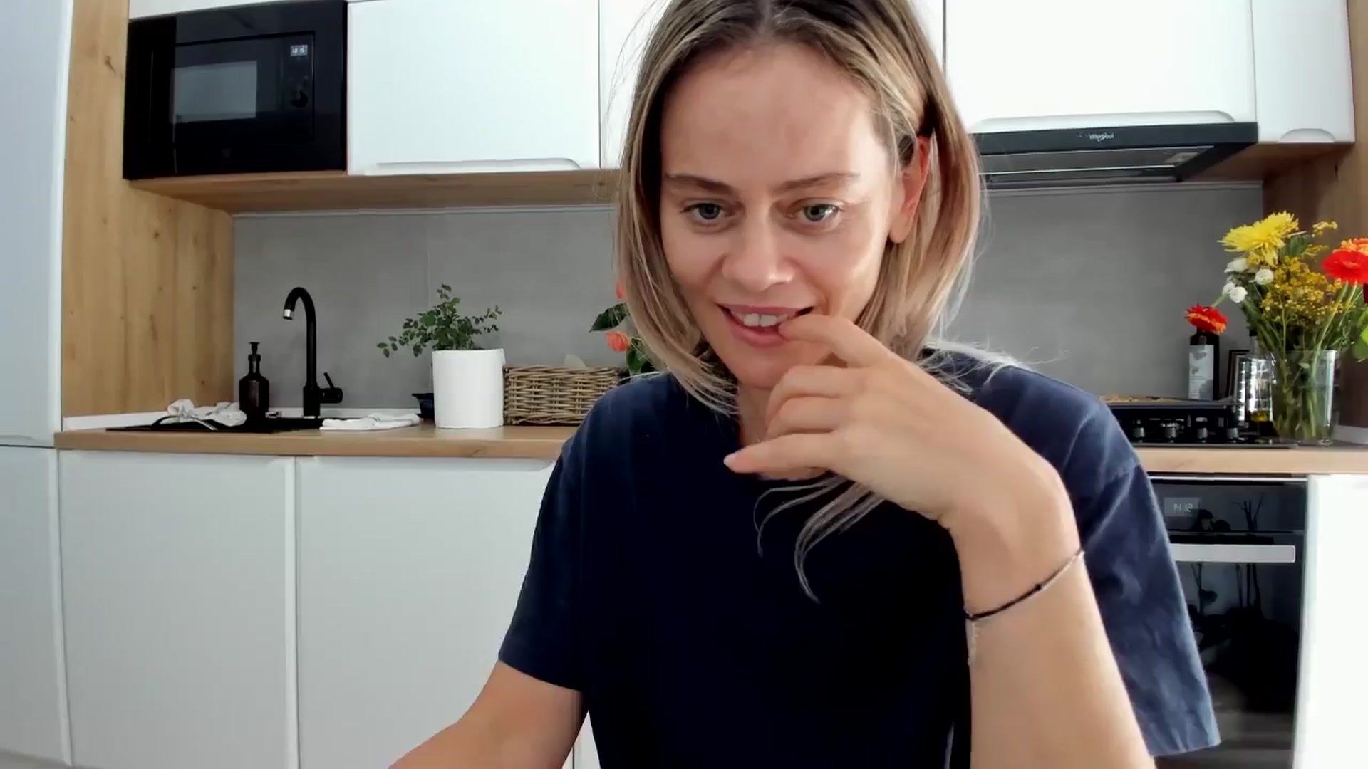 Gallery image thumbnail from DebbyPaige's myfreecams stream on, 08/20/2025, 11:21 image 17 of 20