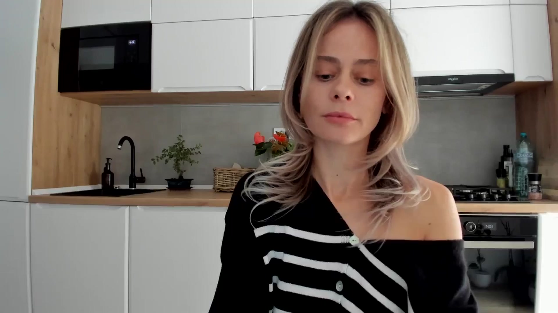 Gallery image thumbnail from DebbyPaige's myfreecams stream on, 08/25/2025, 14:10 image 3 of 20
