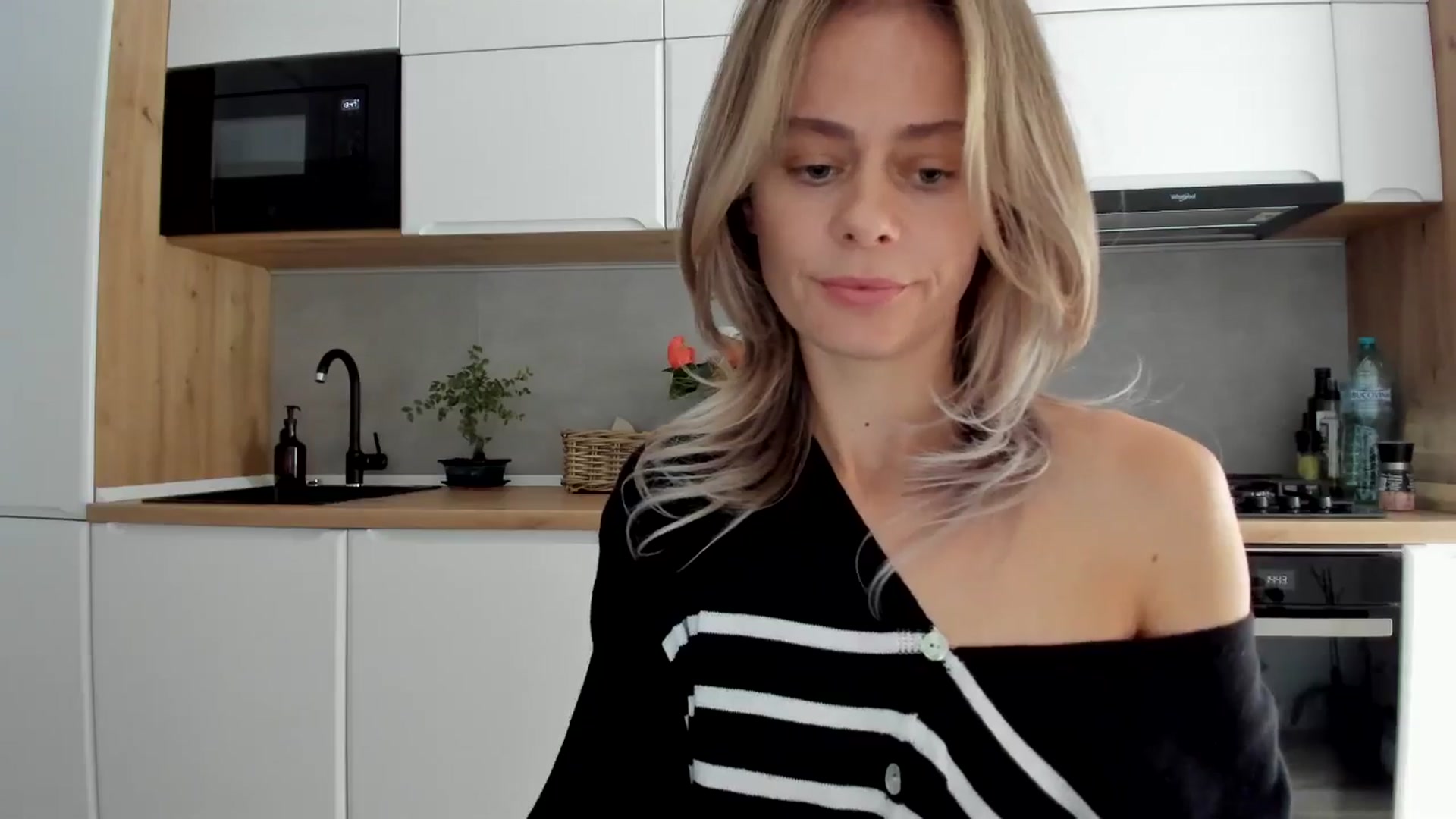 Gallery image thumbnail from DebbyPaige's myfreecams stream on, 08/25/2025, 14:10 image 7 of 20