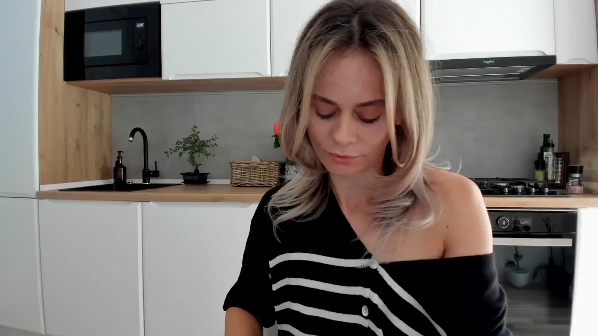 Gallery image thumbnail from DebbyPaige's myfreecams stream on, 08/25/2025, 14:10 image 17 of 20