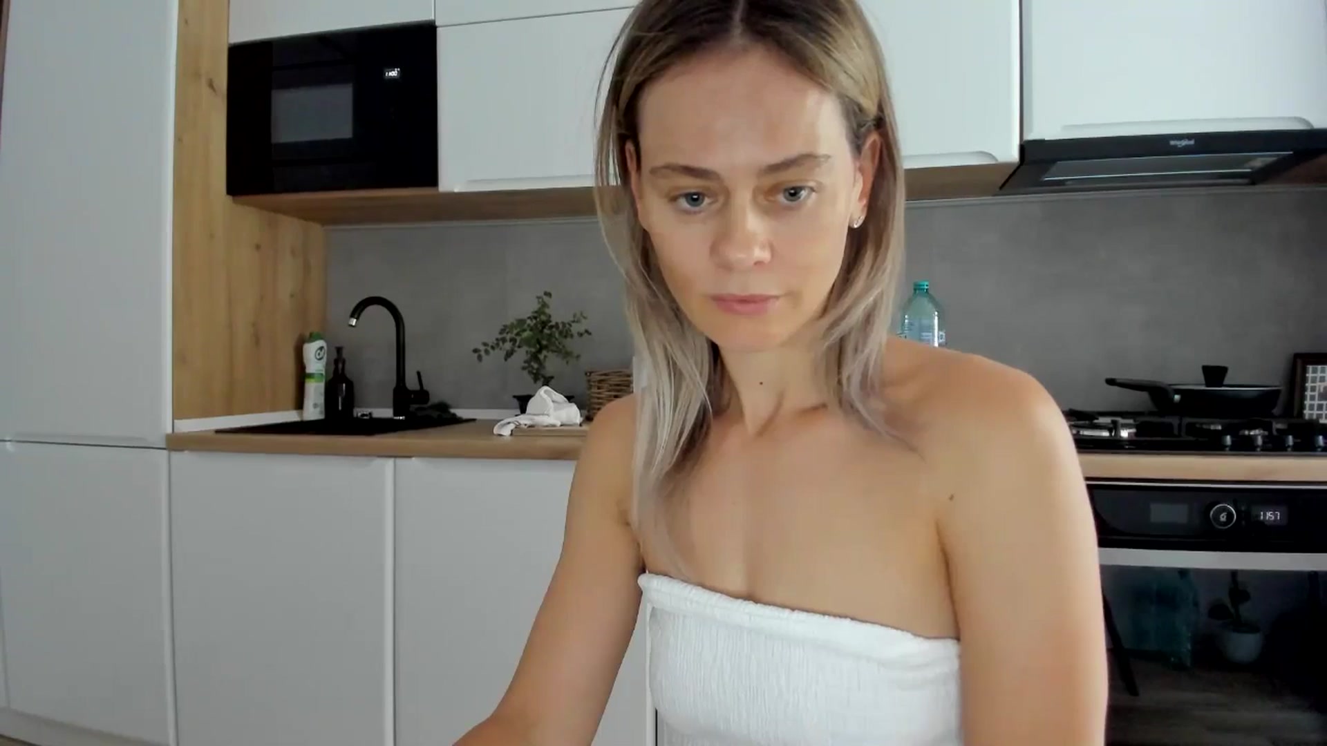 Gallery image thumbnail from DebbyPaige's myfreecams stream on, 08/28/2025, 09:30 image 17 of 20