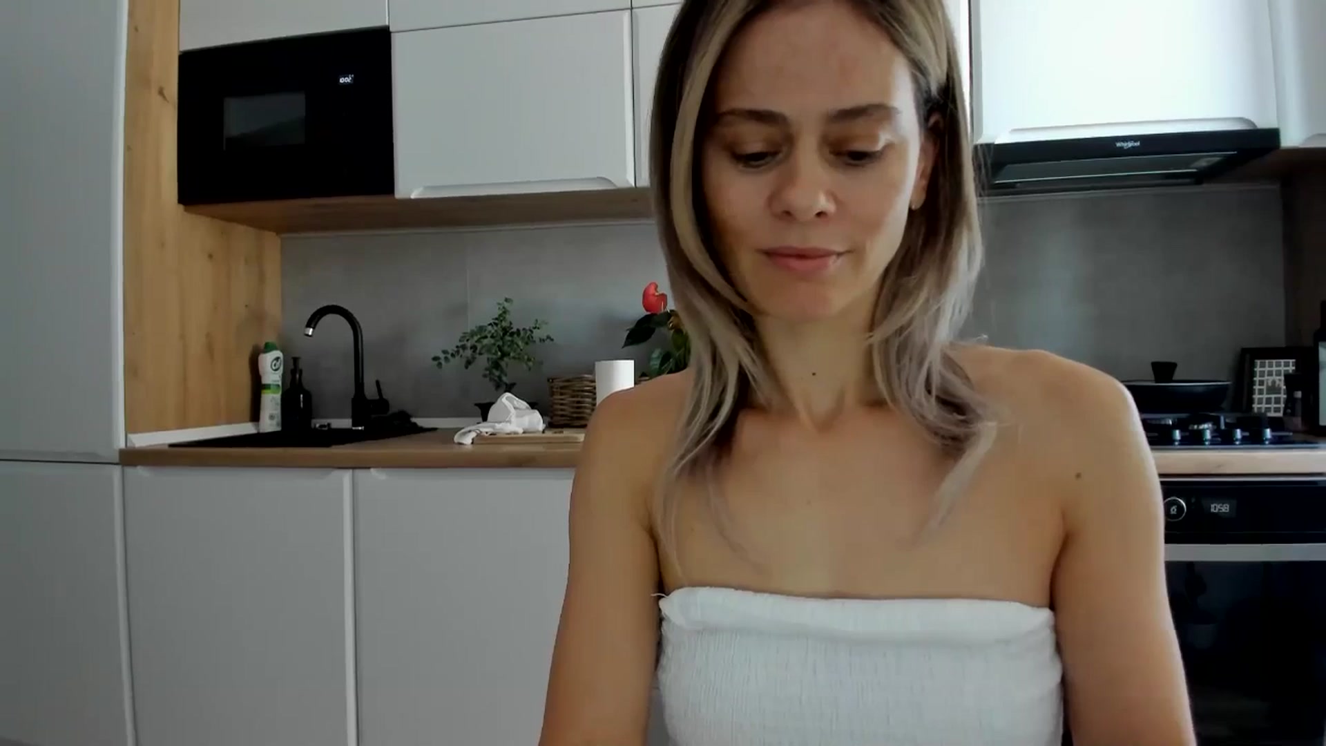 Gallery image thumbnail from DebbyPaige's myfreecams stream on, 08/28/2025, 09:30 image 9 of 20