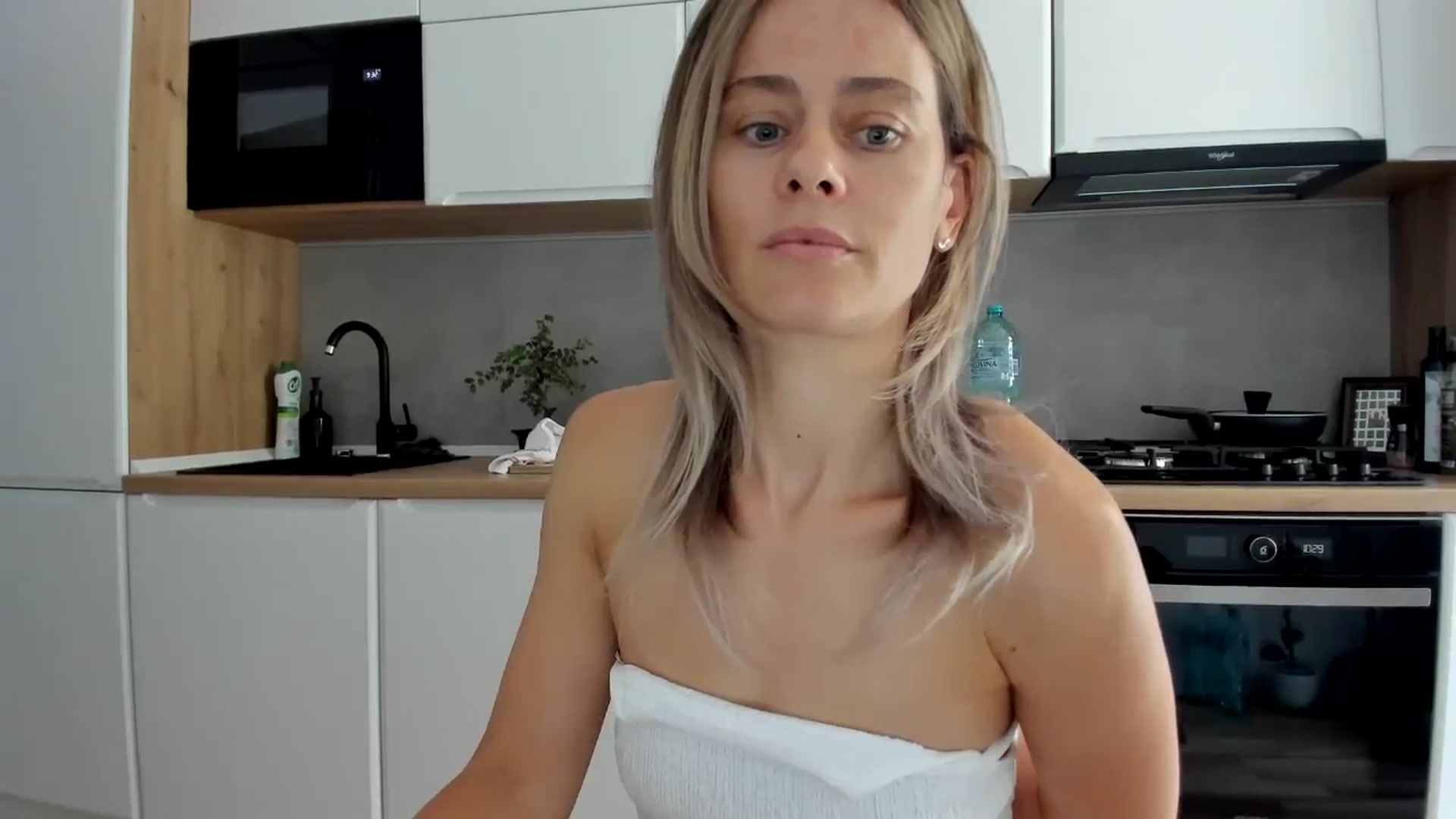 Gallery image thumbnail from DebbyPaige's myfreecams stream on, 08/28/2025, 09:30 image 5 of 20