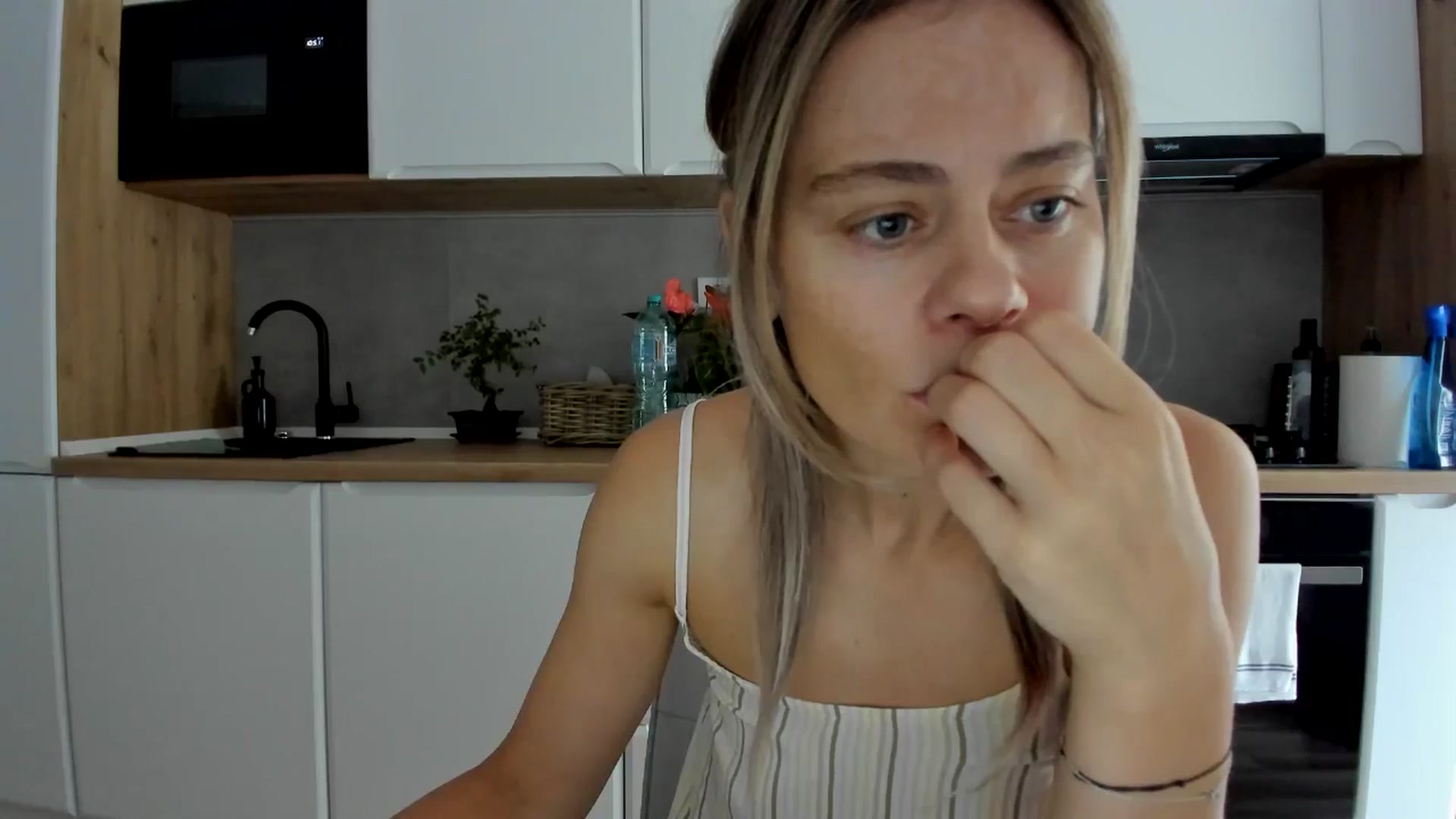 Gallery image thumbnail from DebbyPaige's myfreecams stream on, 08/29/2025, 10:01 image 12 of 20