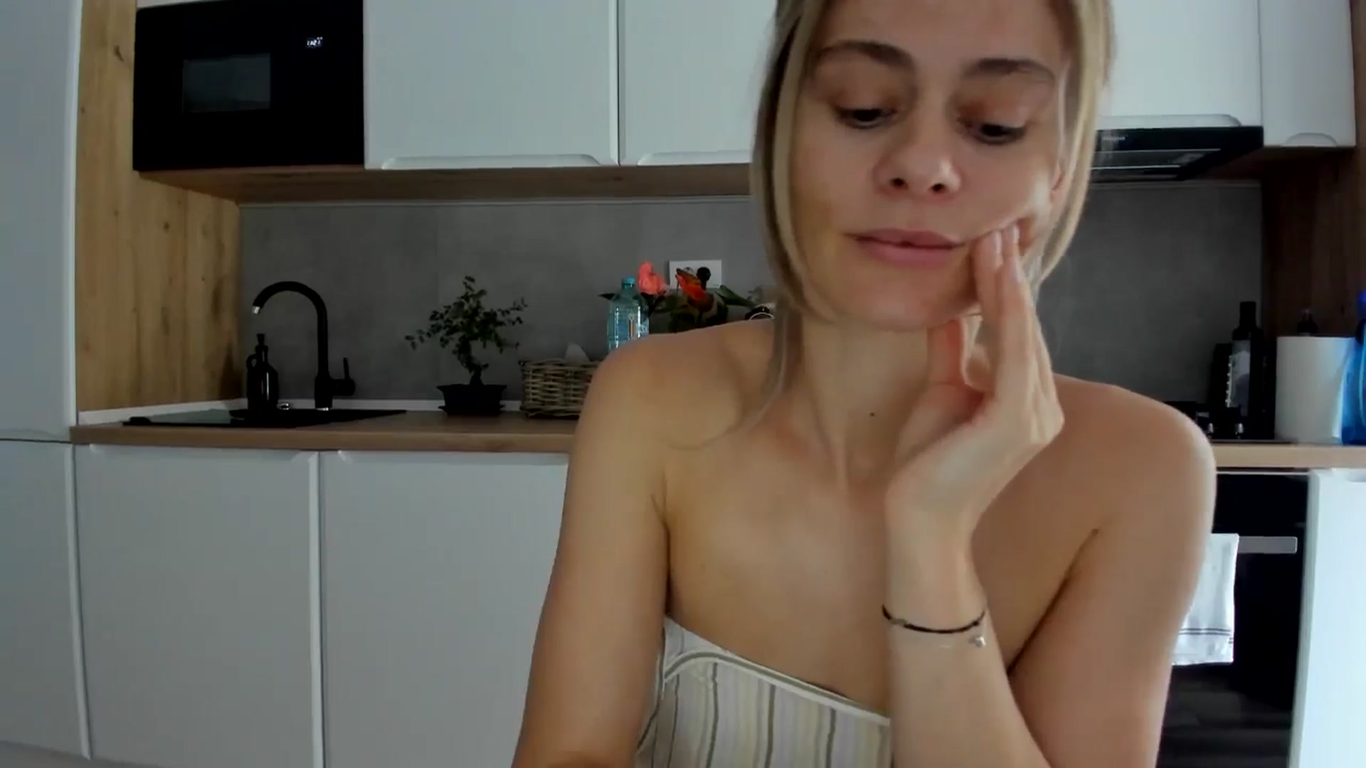 Gallery image thumbnail from DebbyPaige's myfreecams stream on, 08/29/2025, 10:01 image 16 of 20