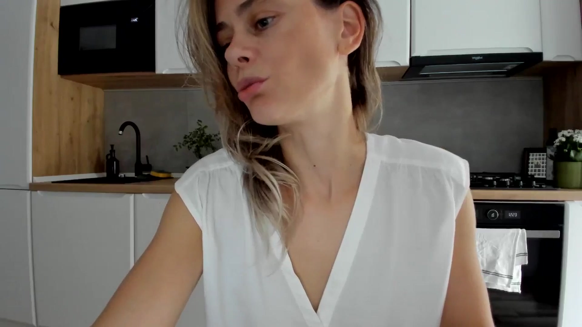 Gallery image thumbnail from DebbyPaige's myfreecams stream on, 09/01/2025, 09:27 image 18 of 20