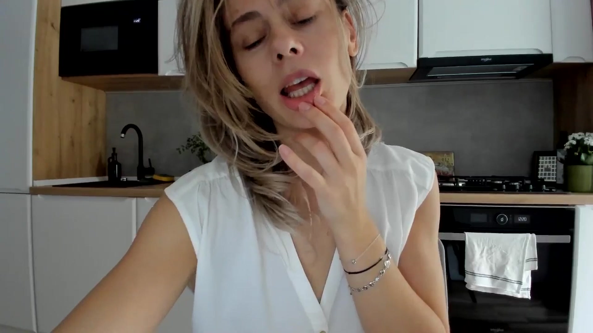 Gallery image thumbnail from DebbyPaige's myfreecams stream on, 09/01/2025, 09:27 image 16 of 20