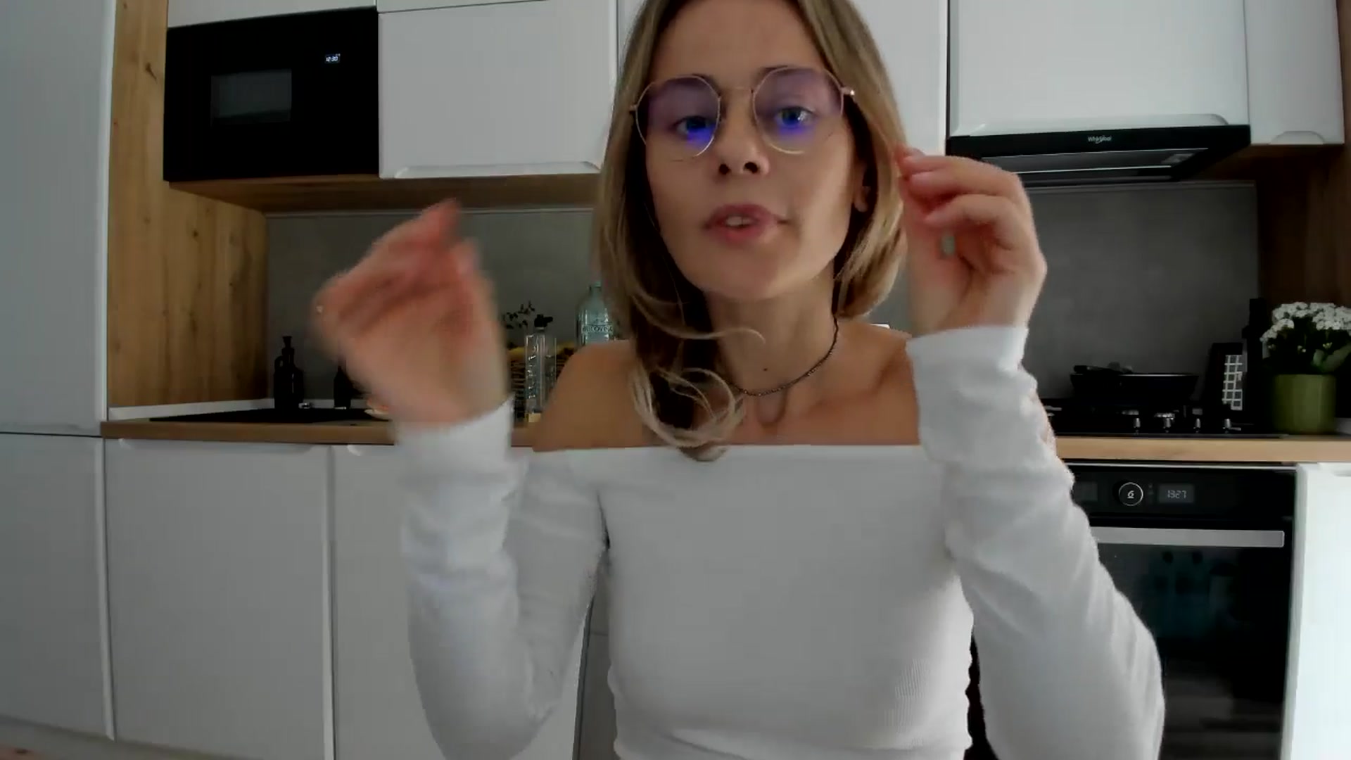 Gallery image thumbnail from DebbyPaige's myfreecams stream on, 09/03/2025, 10:37 image 16 of 20